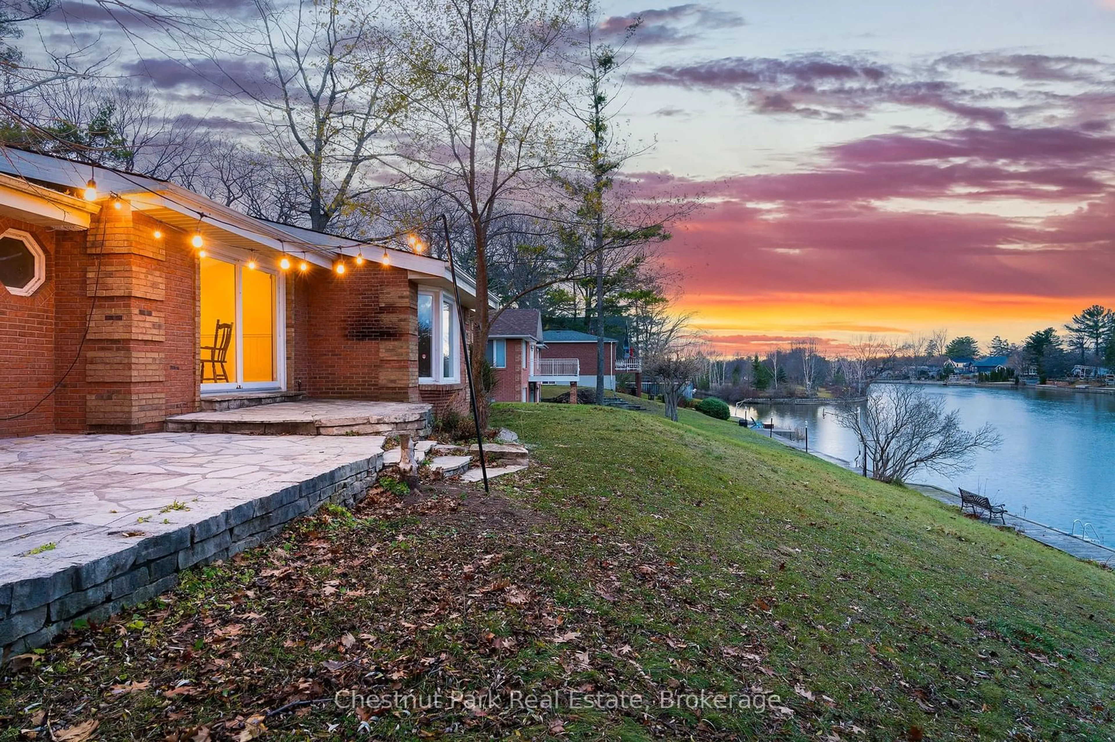 A pic from outside/outdoor area/front of a property/back of a property/a pic from drone, water/lake/river/ocean view for 90 Edgewater Rd, Wasaga Beach Ontario L9Z 2W3