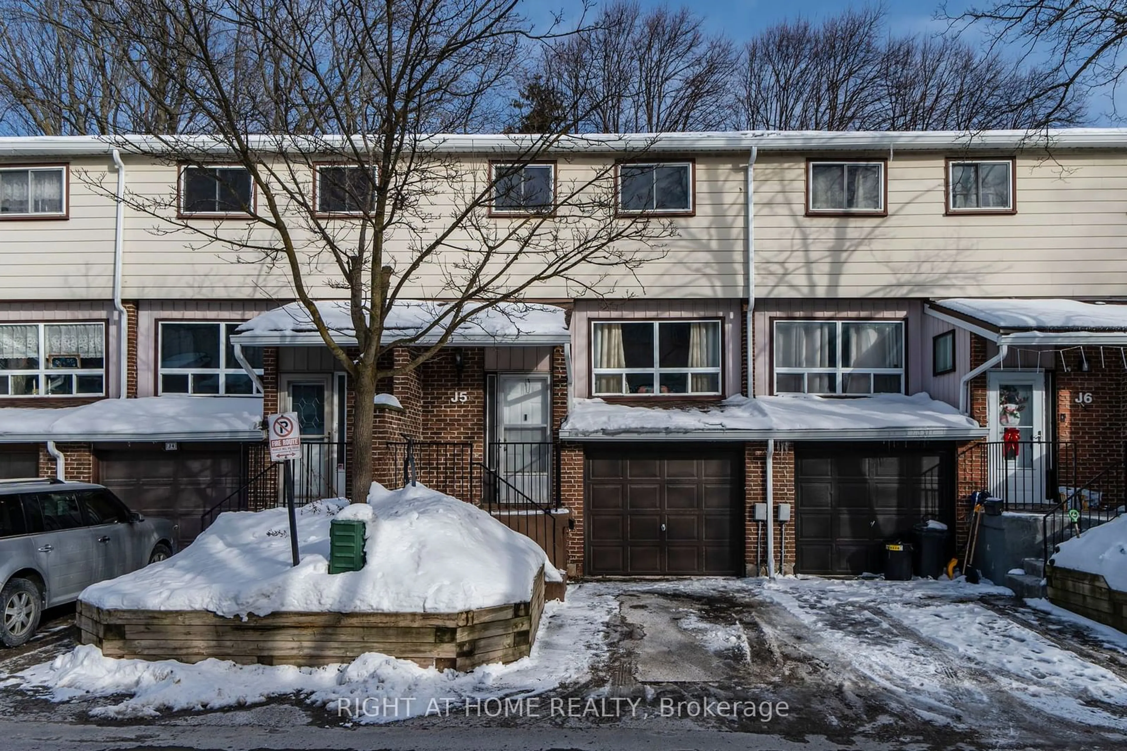 A pic from outside/outdoor area/front of a property/back of a property/a pic from drone, street for 63 Ferris Lane #J5, Barrie Ontario L4M 5C4