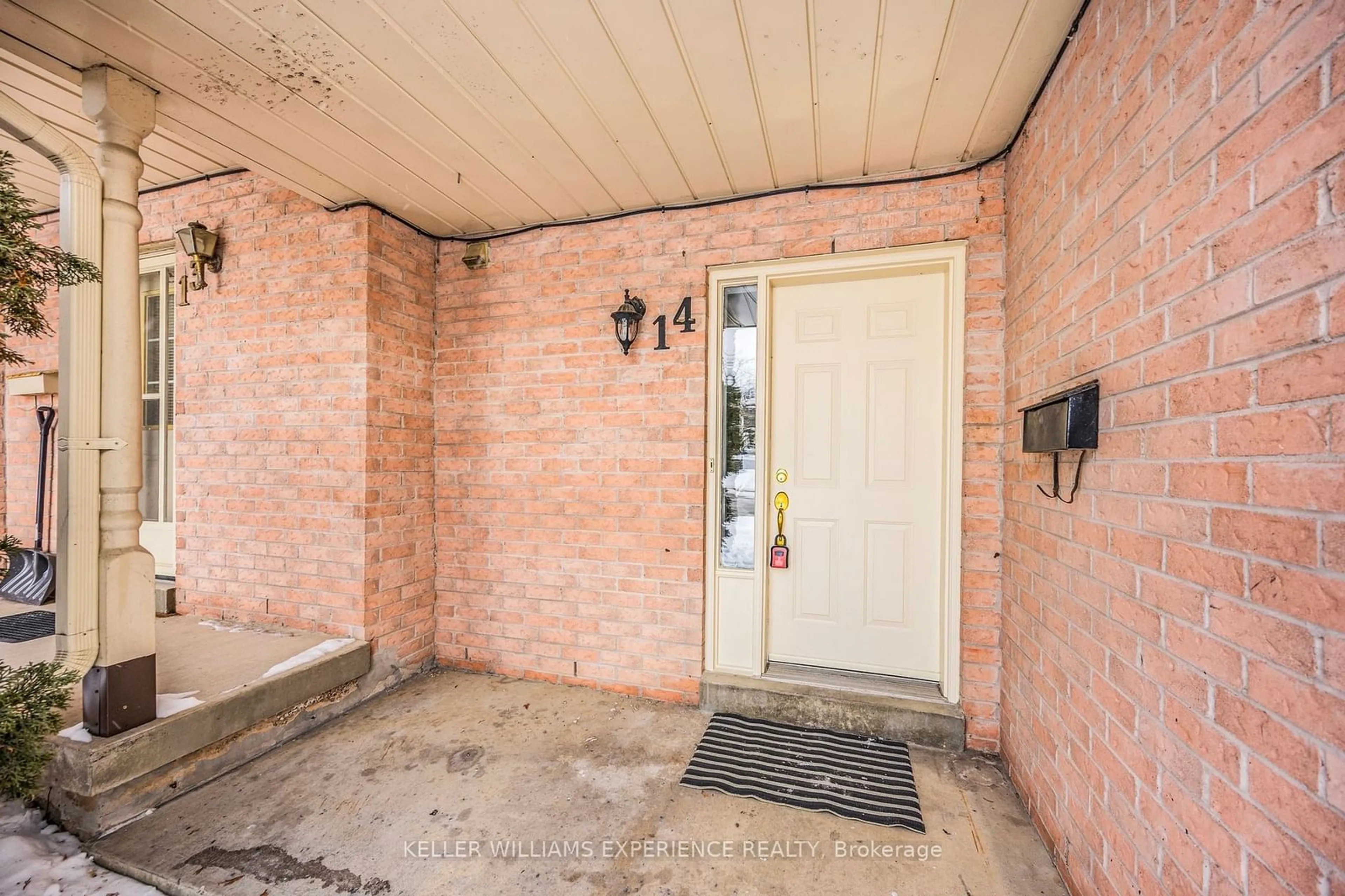 Indoor entryway for 120 D'Ambrosio Dr ##14, Barrie Ontario L4N 7W3