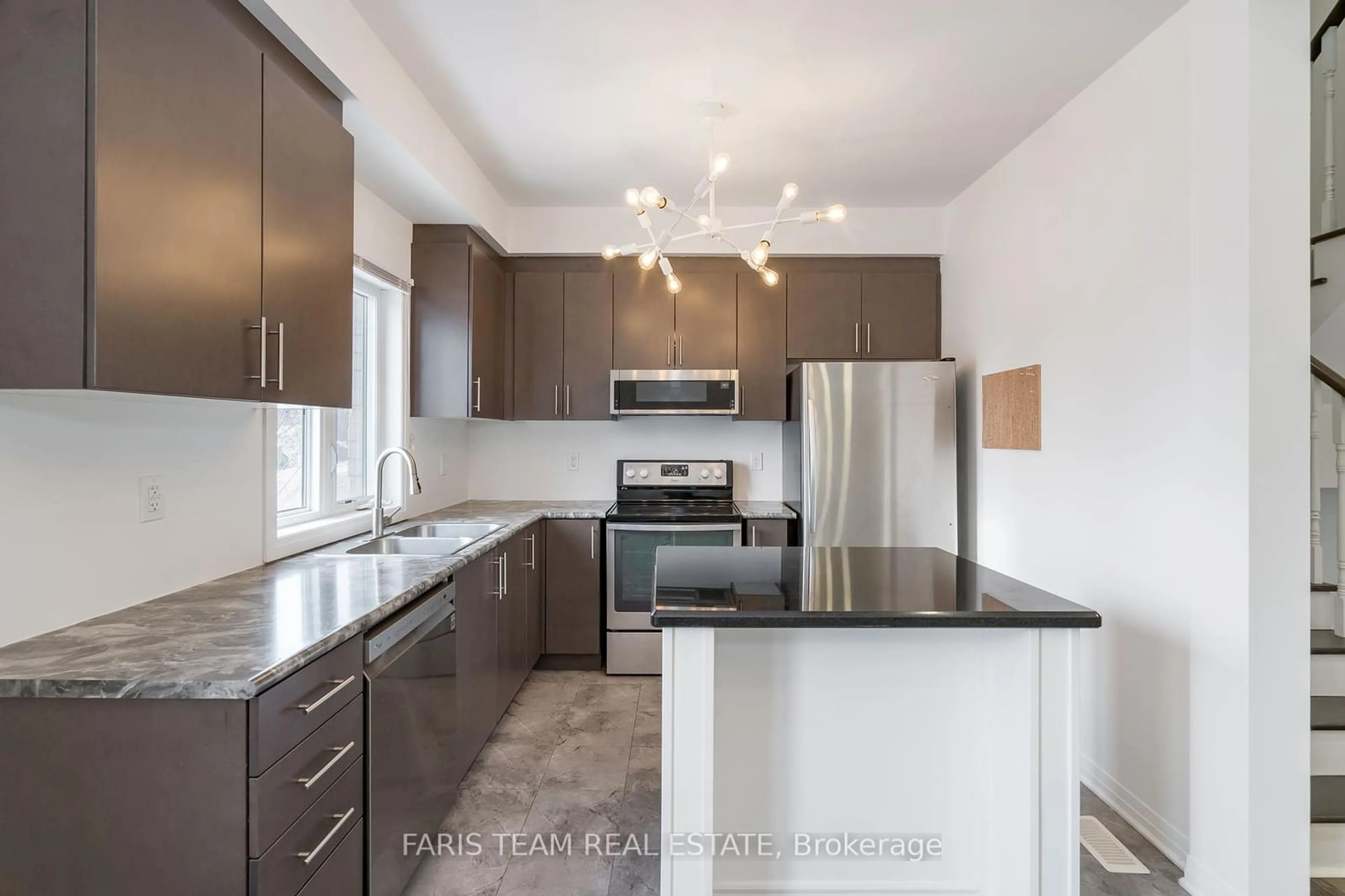 Open concept kitchen, unknown for 23 Bedford Estates Cres, Barrie Ontario L4N 9K5