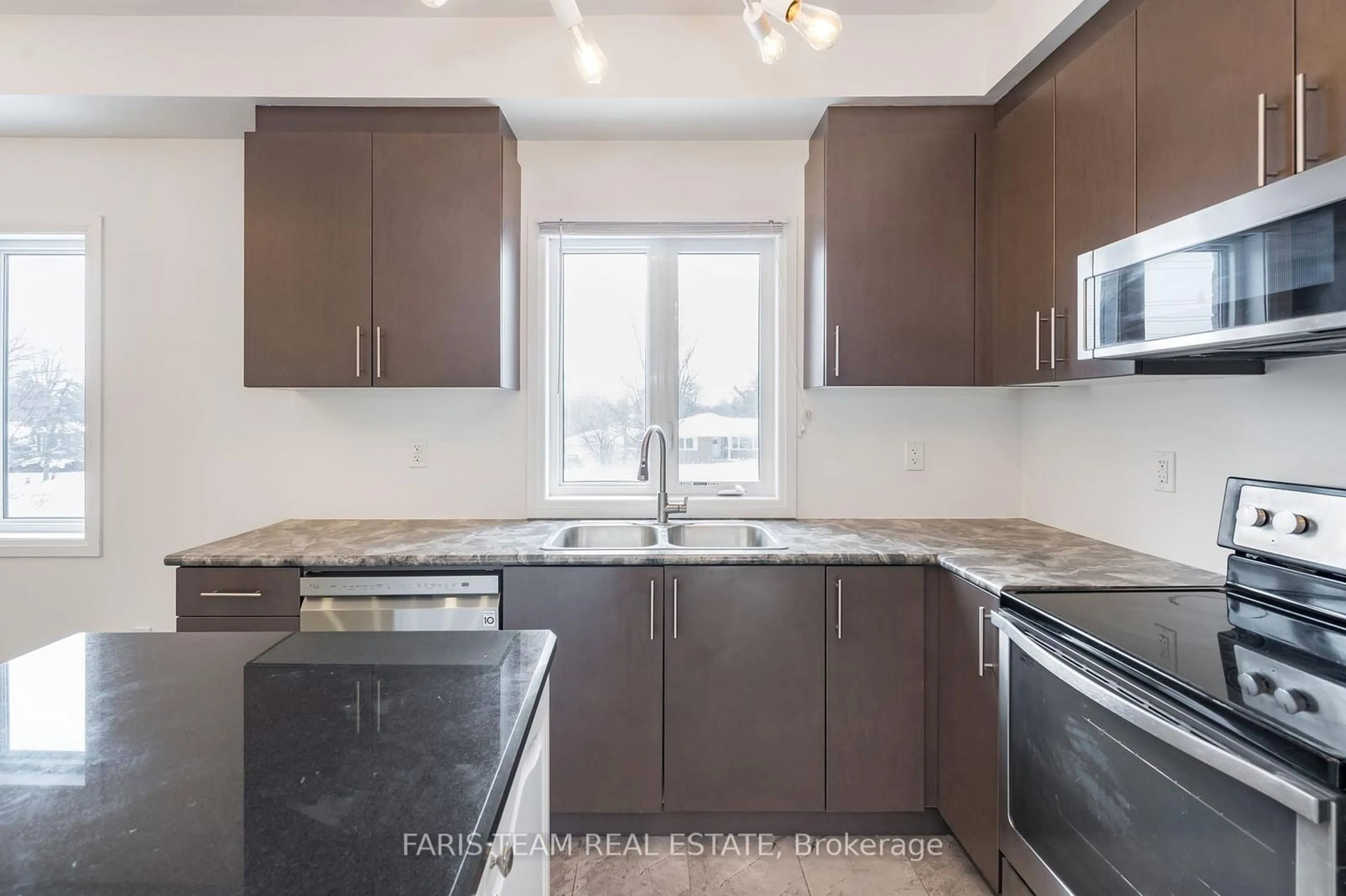 Standard kitchen, unknown for 23 Bedford Estates Cres, Barrie Ontario L4N 9K5