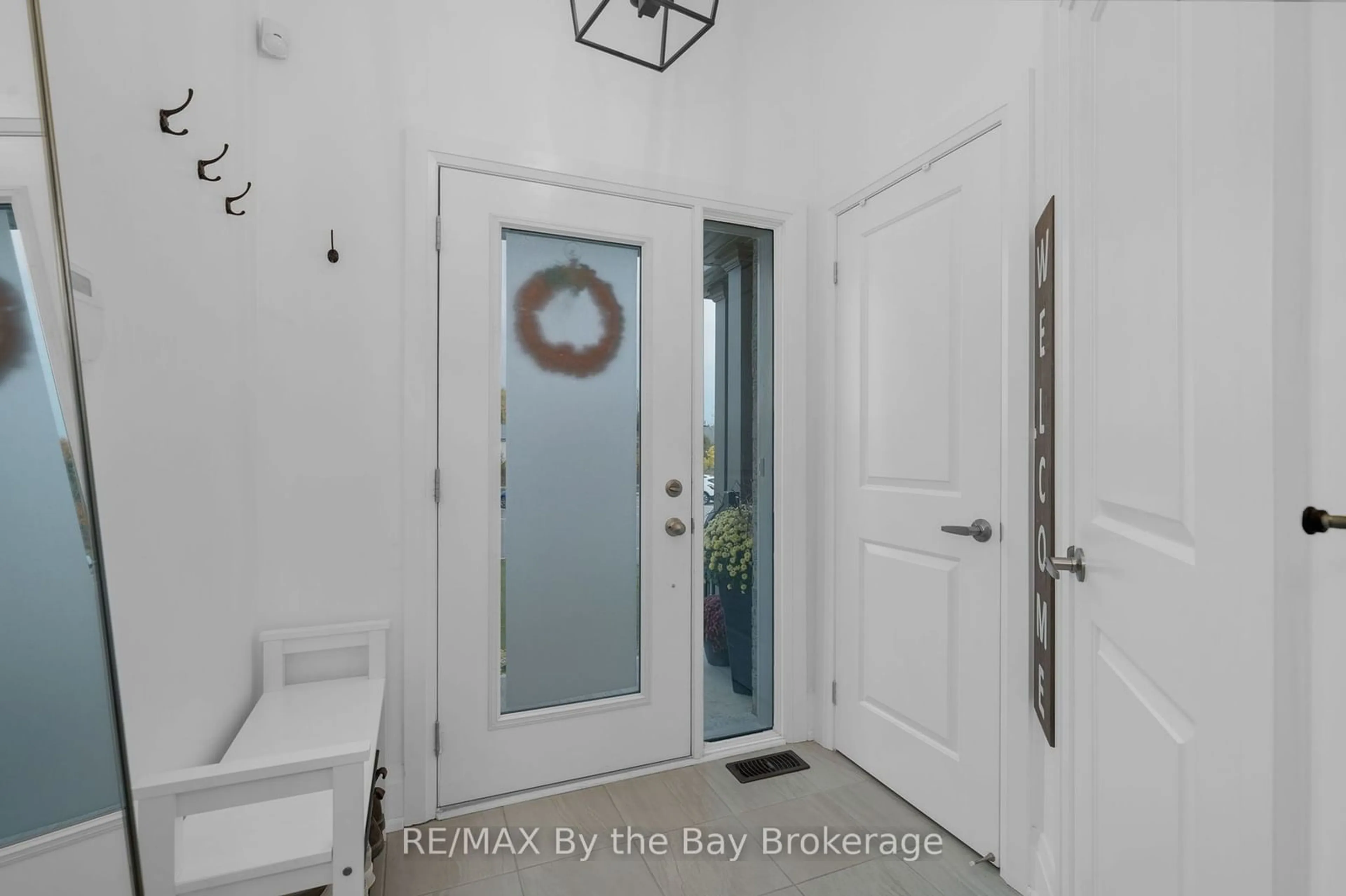 Indoor entryway for 303 Atkinson St, Clearview Ontario L0M 1S0