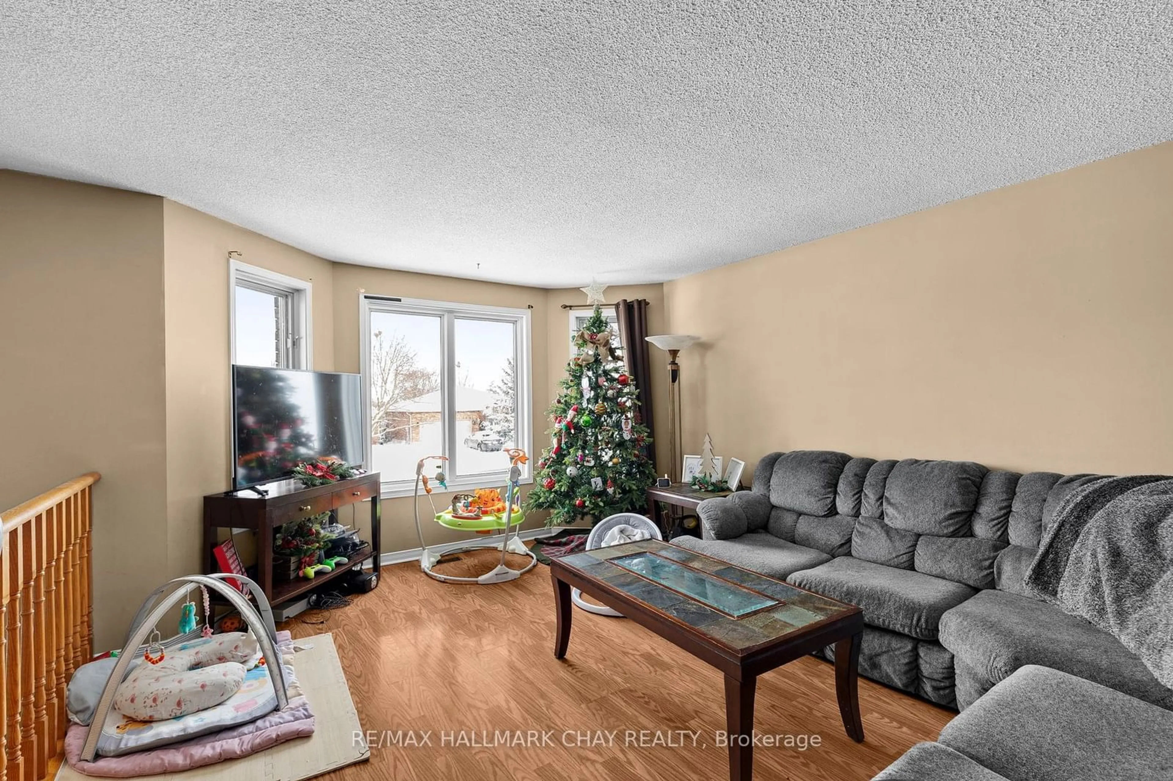 Living room with furniture, unknown for 548 Leacock Dr, Barrie Ontario L4N 7B3