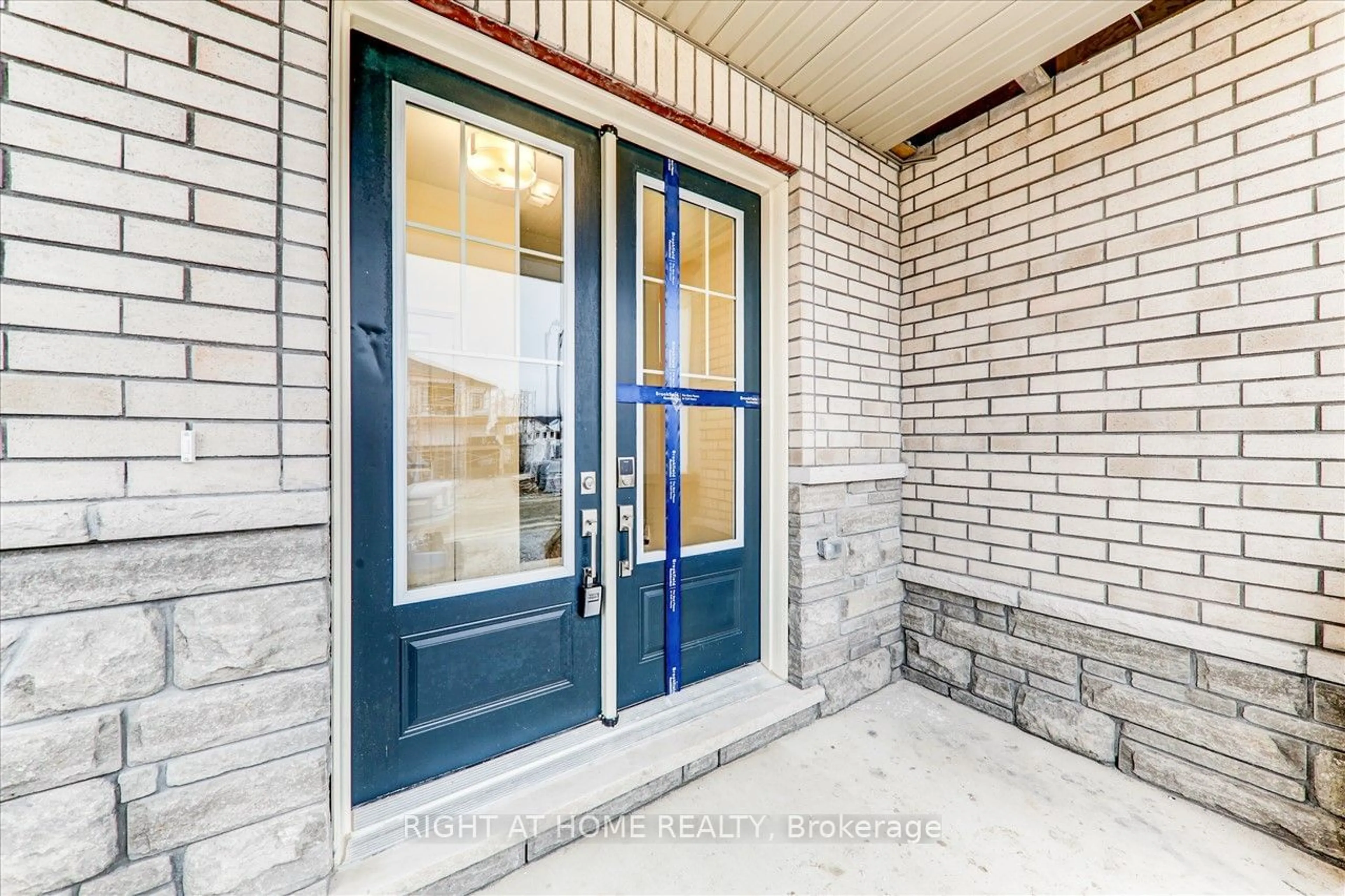 Indoor entryway for 9 Sweet Cicely St, Springwater Ontario L9X 2E2