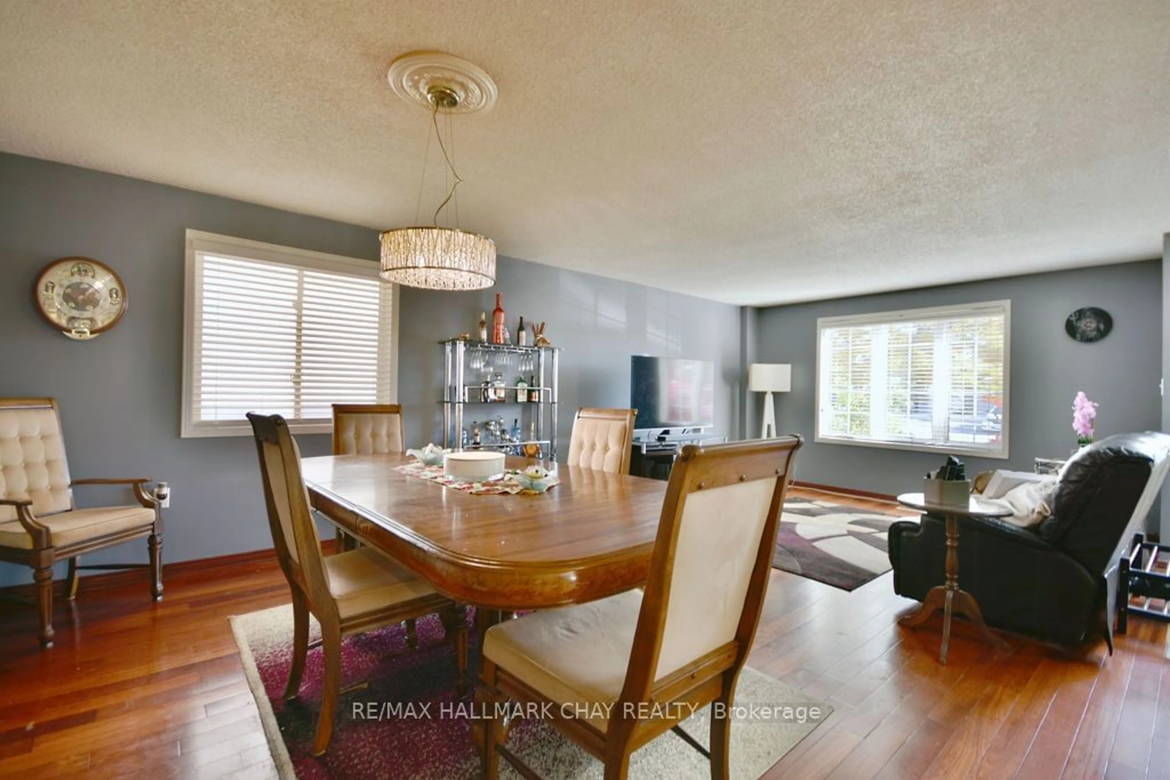 Dining room, wood/laminate floor for 16 Waddington Cres, Barrie Ontario L4N 8C8