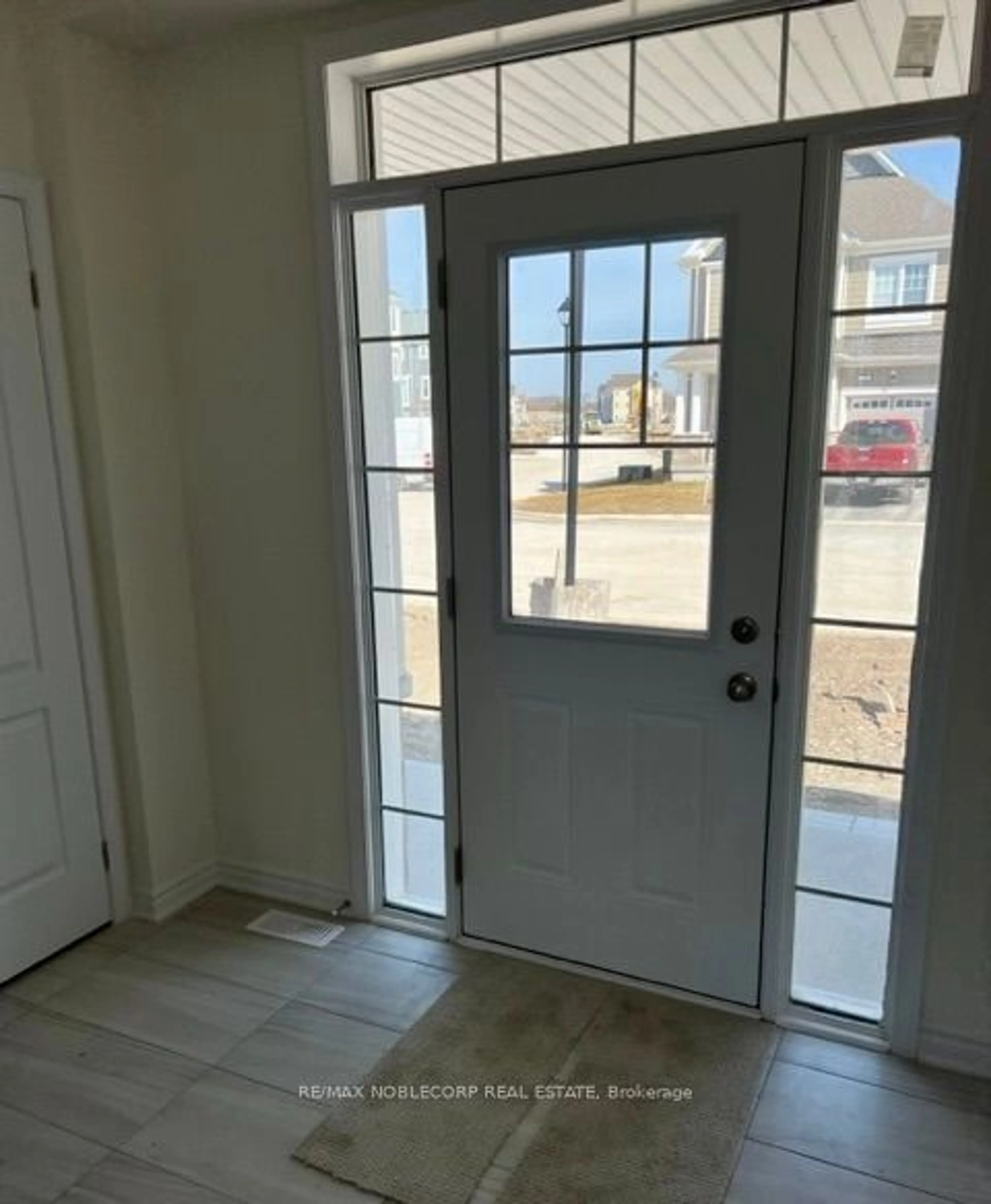 Indoor entryway for 27 Abby Dr, Wasaga Beach Ontario L9Z 0K1