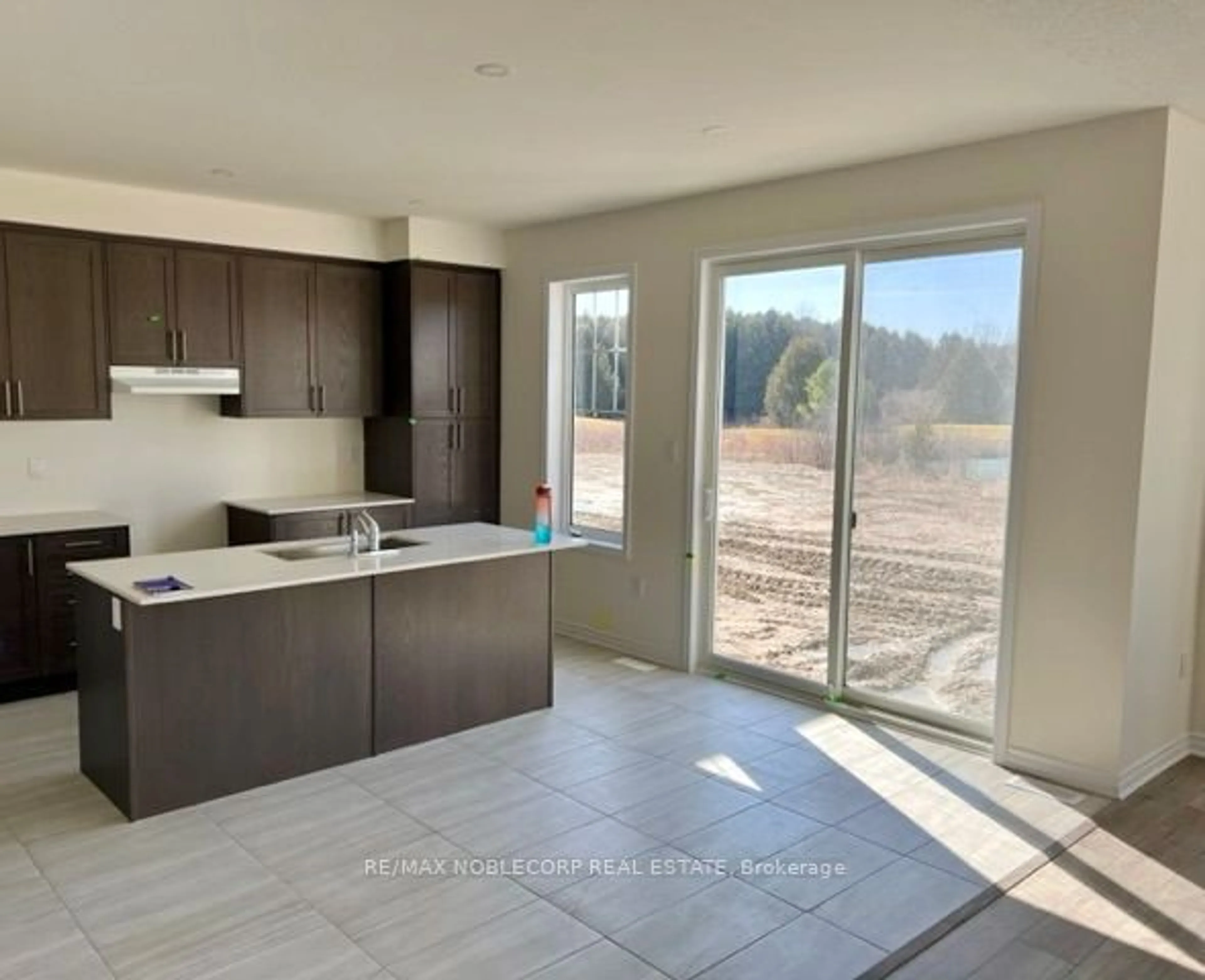 Open concept kitchen, unknown for 27 Abby Dr, Wasaga Beach Ontario L9Z 0K1