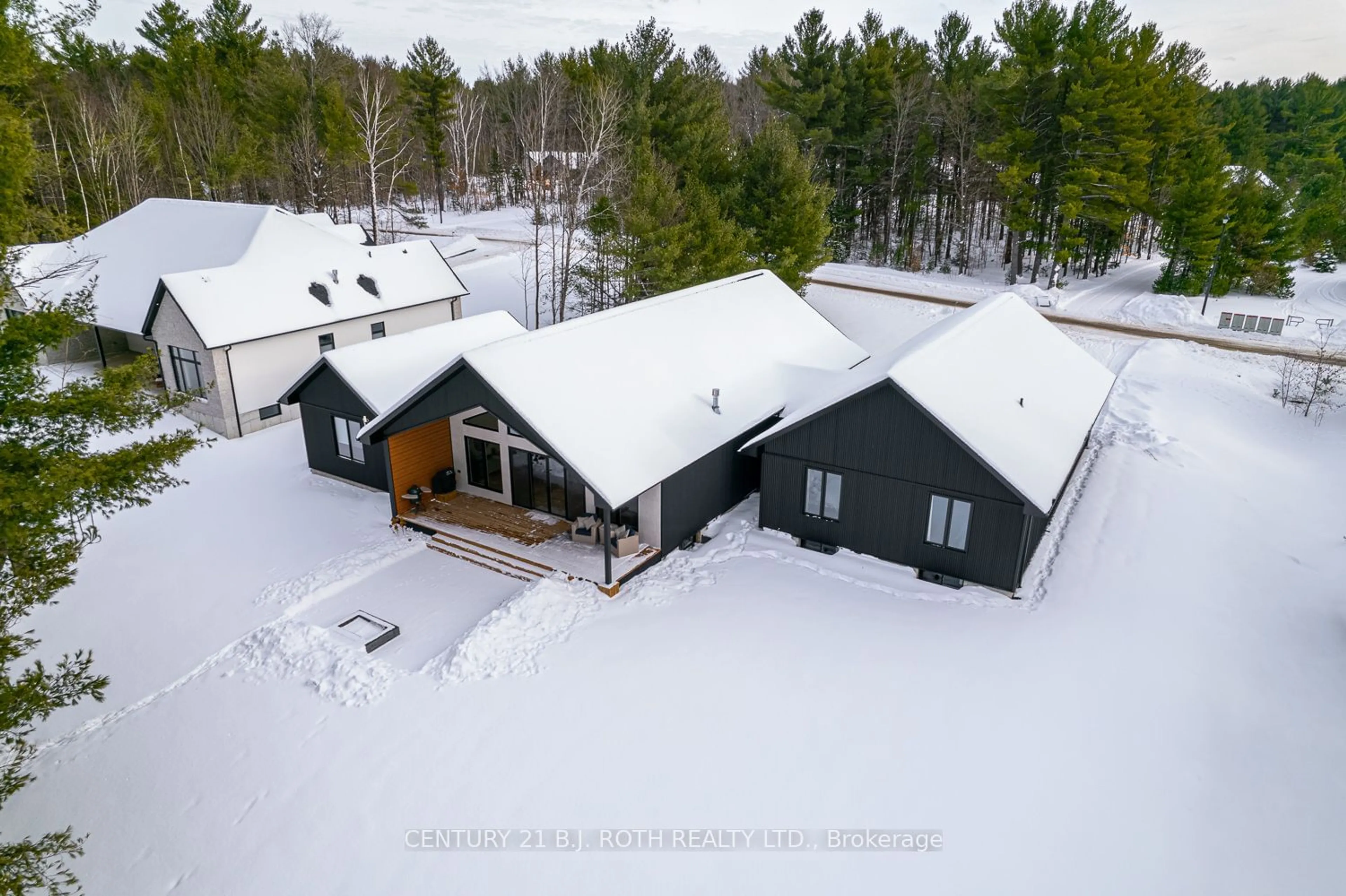 A pic from outside/outdoor area/front of a property/back of a property/a pic from drone, unknown for 31 Marni Lane, Springwater Ontario L0L 2K0