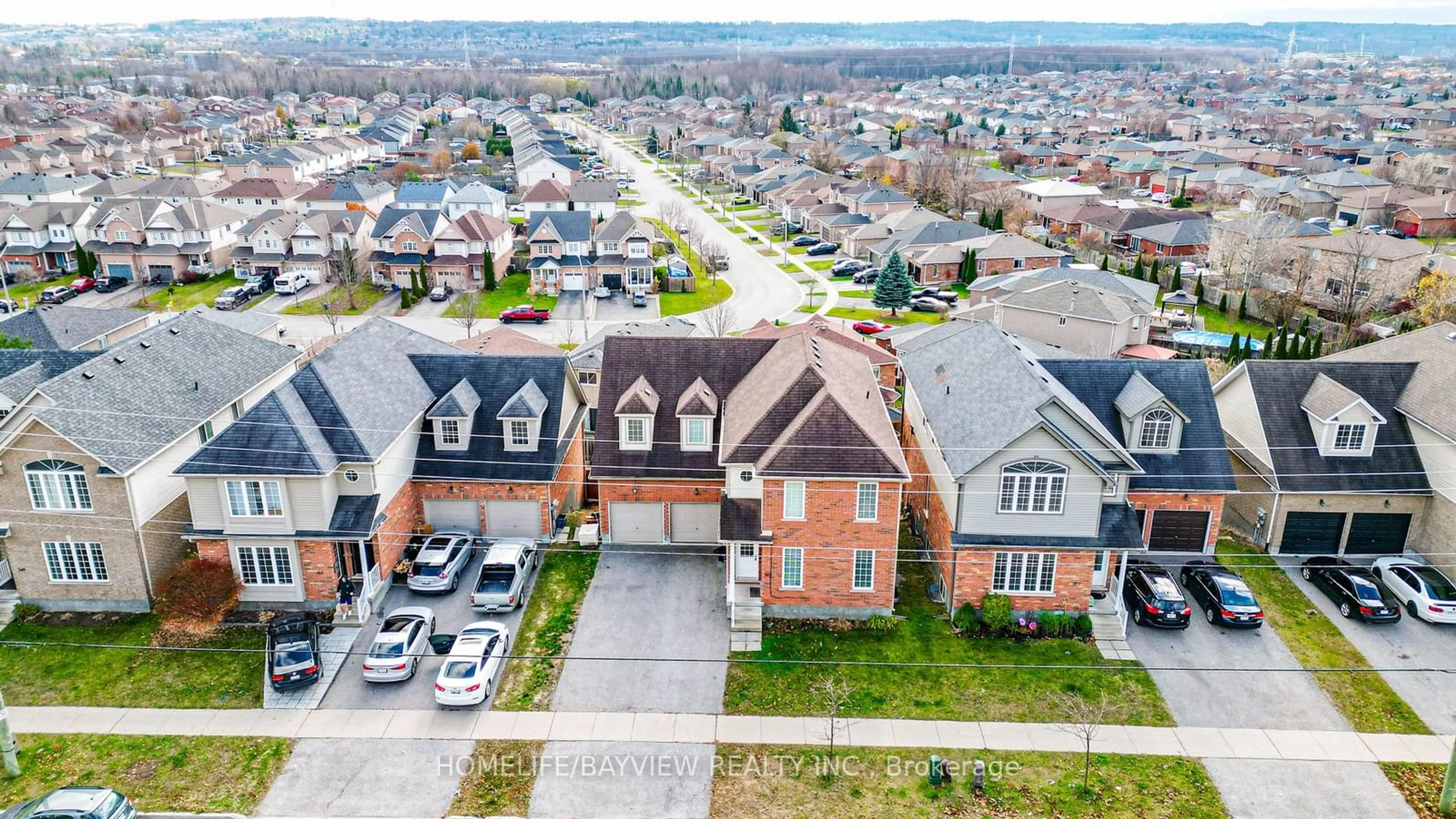 A pic from outside/outdoor area/front of a property/back of a property/a pic from drone, street for 353 EDGEHILL Dr, Barrie Ontario L4N 9X5