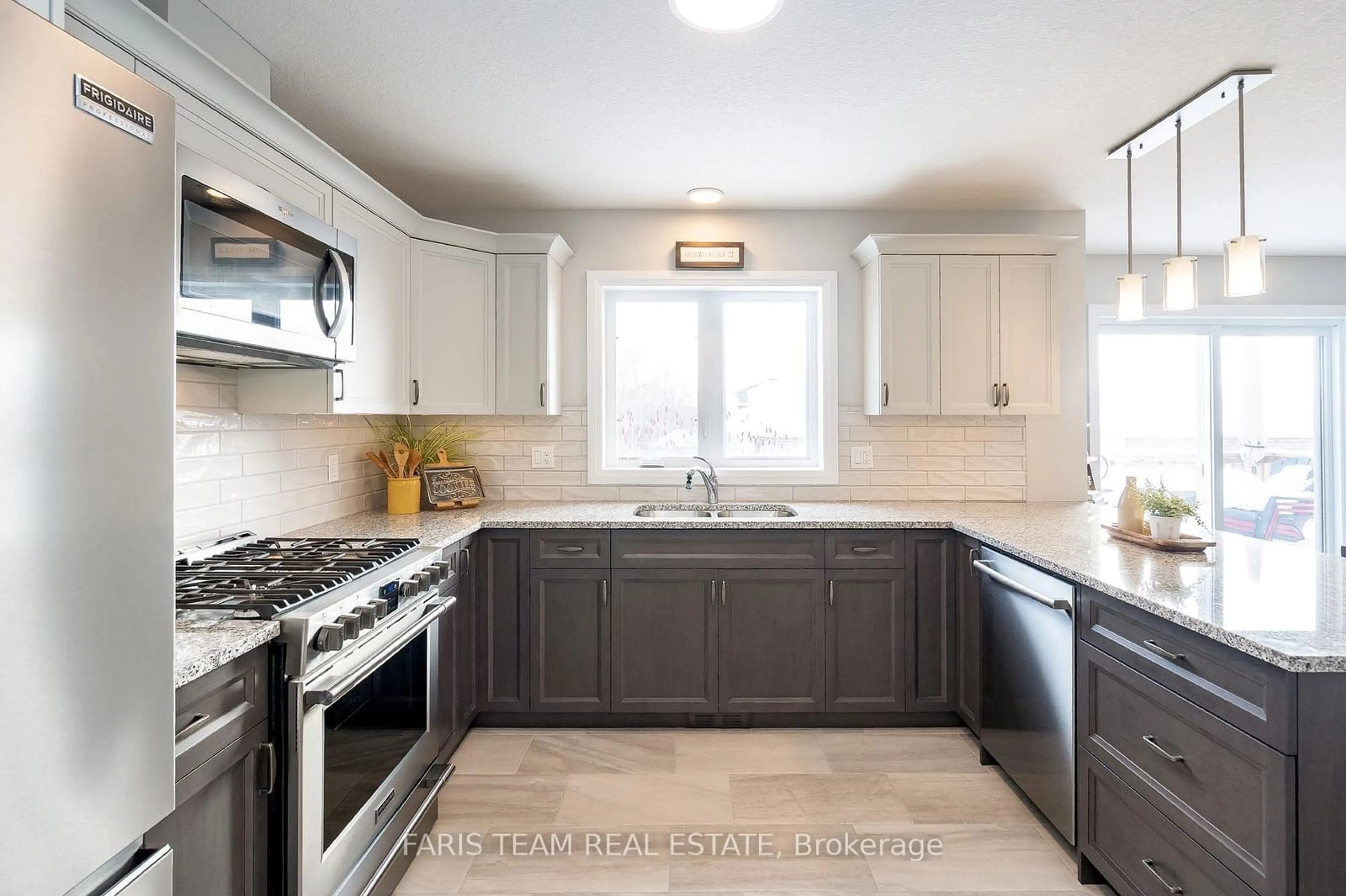 Open concept kitchen, ceramic/tile floor for 317 Edgehill Dr, Barrie Ontario L4N 9X5