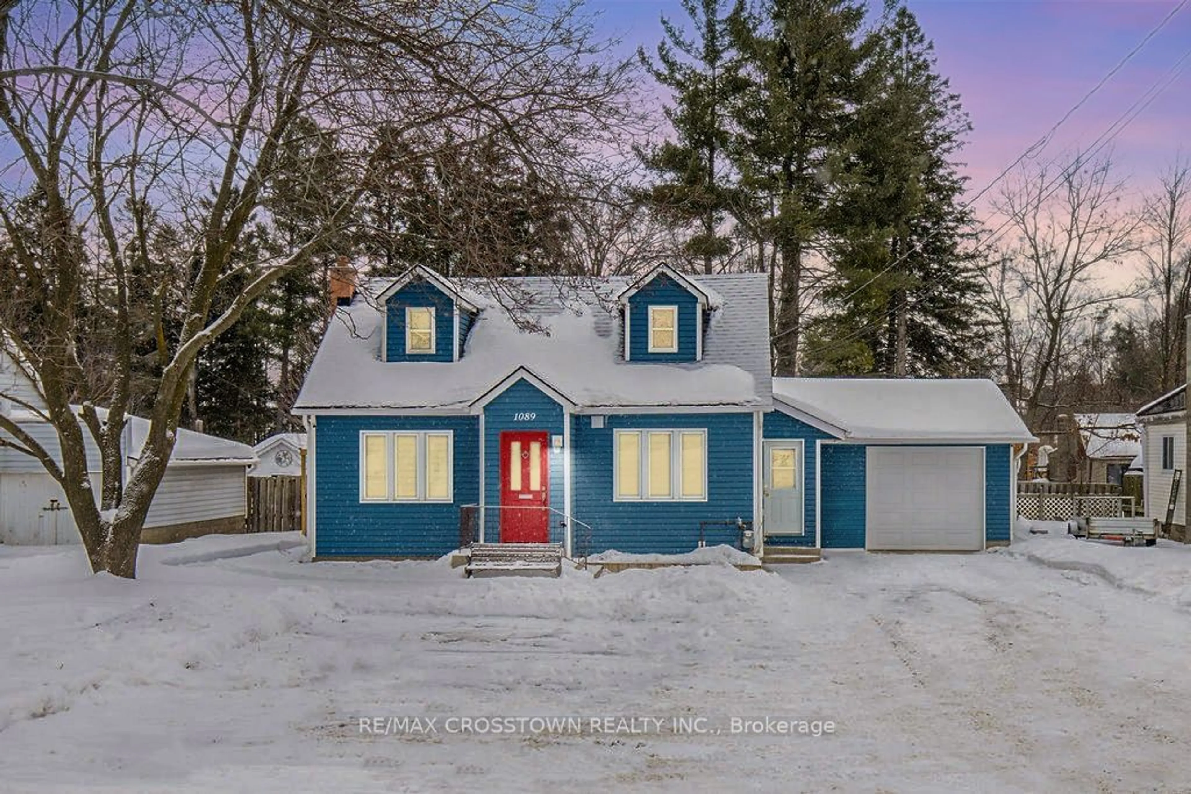 A pic from outside/outdoor area/front of a property/back of a property/a pic from drone, street for 1089 Bayfield St, Springwater Ontario L0L 1X1