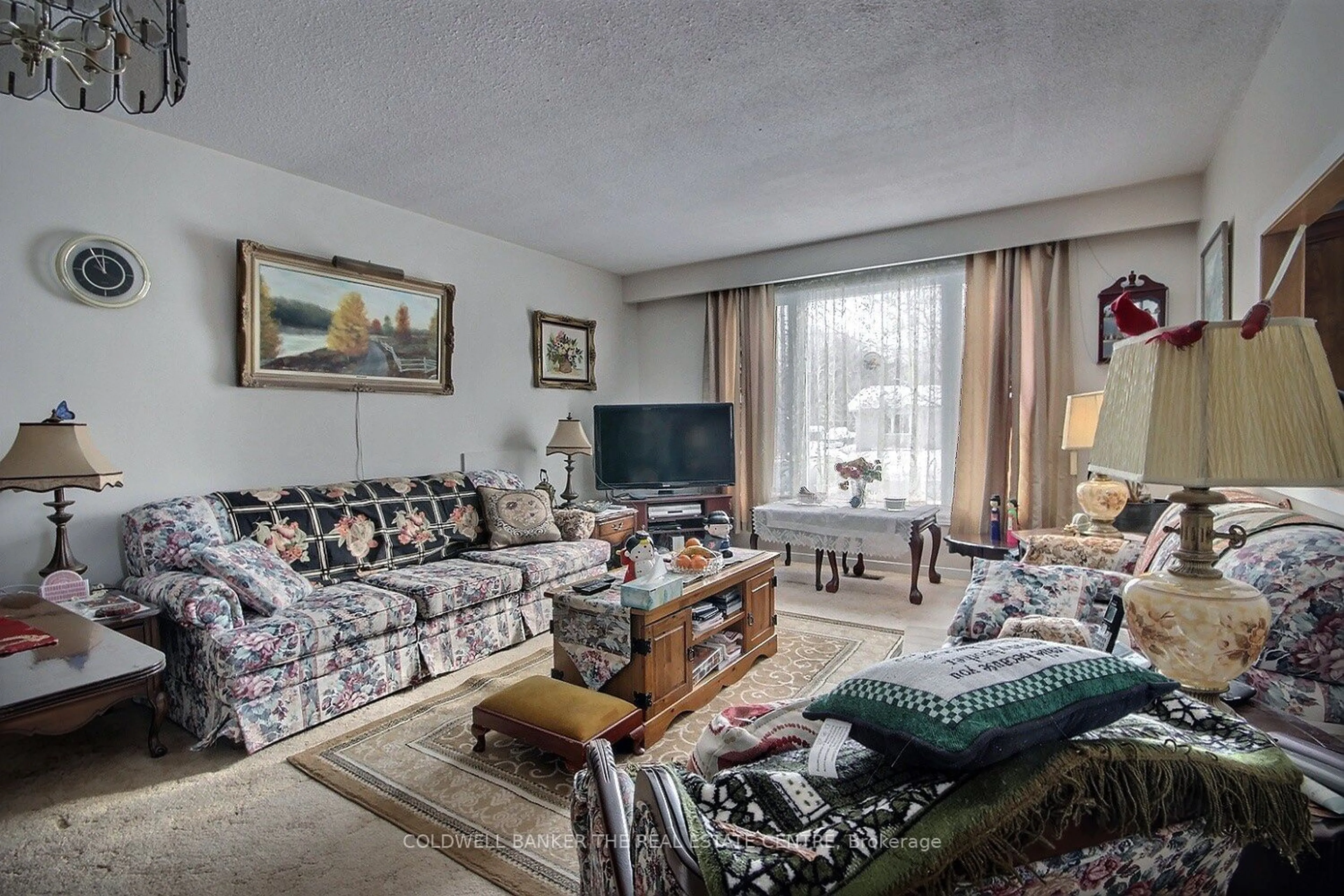 Living room with furniture, unknown for 364 MISSISSAGA St, Orillia Ontario L3V 3C3