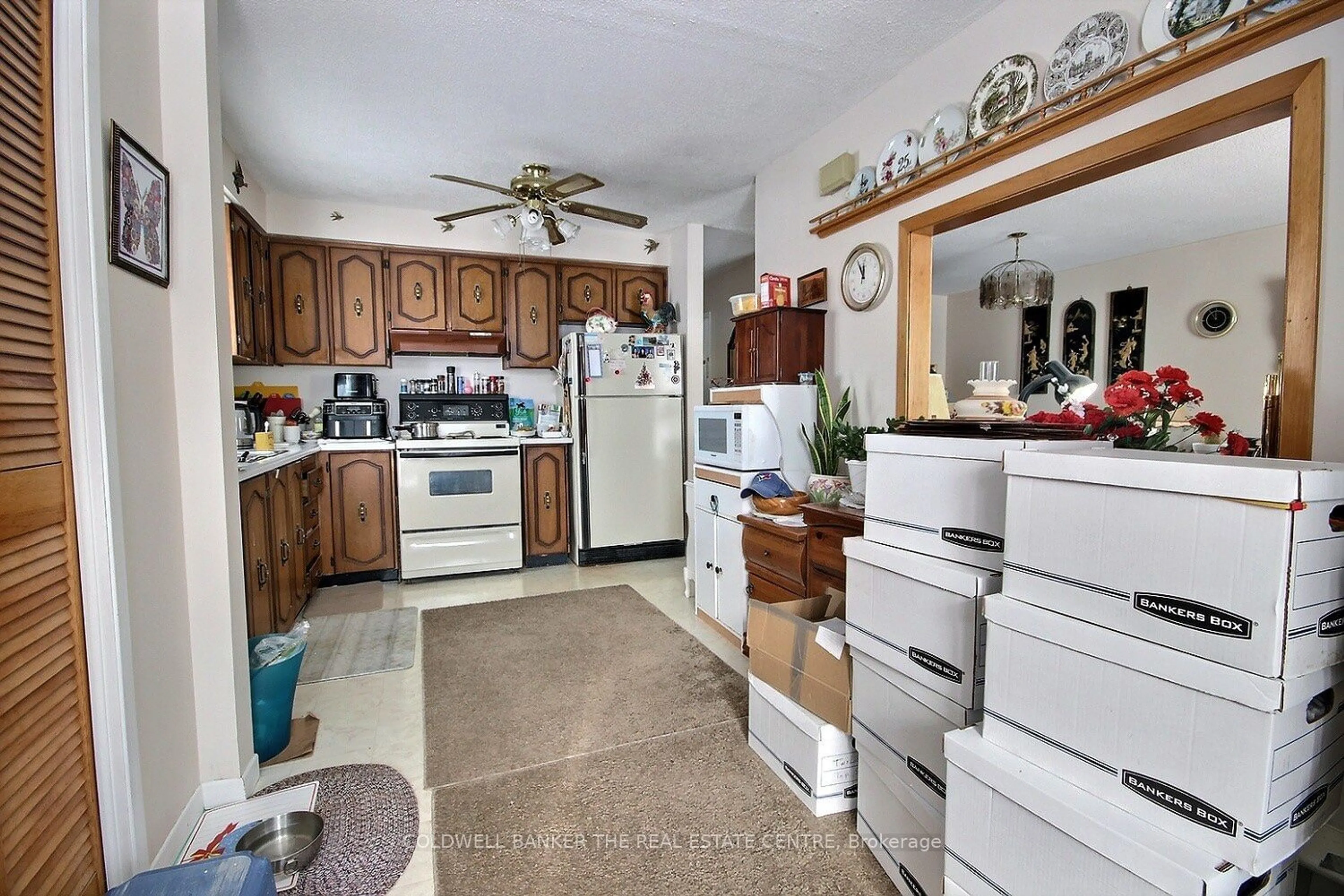 Standard kitchen, unknown for 364 MISSISSAGA St, Orillia Ontario L3V 3C3