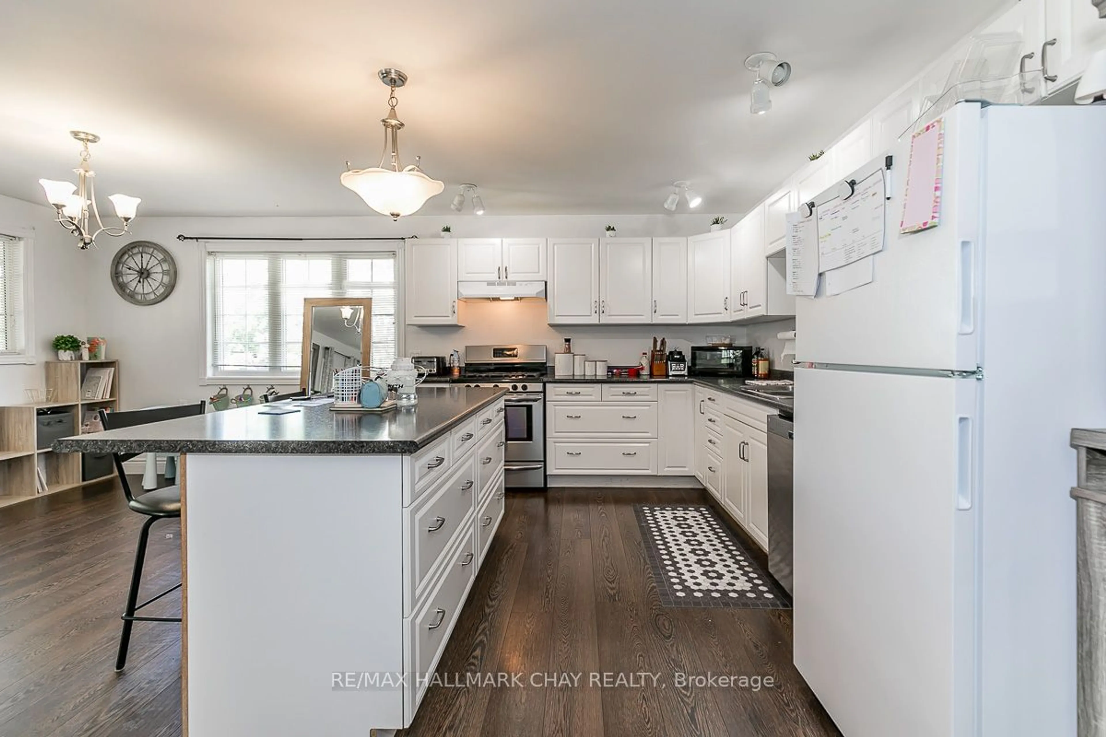 Open concept kitchen, unknown for 230 Queen St, Midland Ontario L4R 3H1