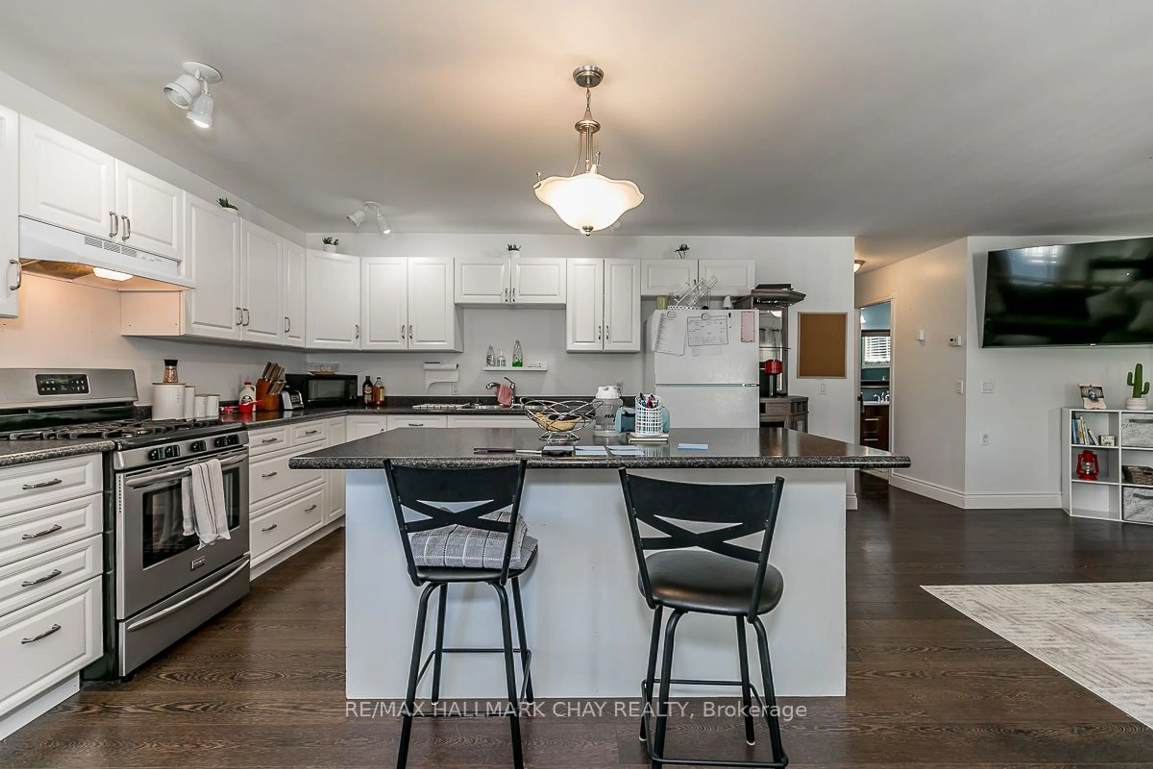 Open concept kitchen, unknown for 230 Queen St, Midland Ontario L4R 3H1