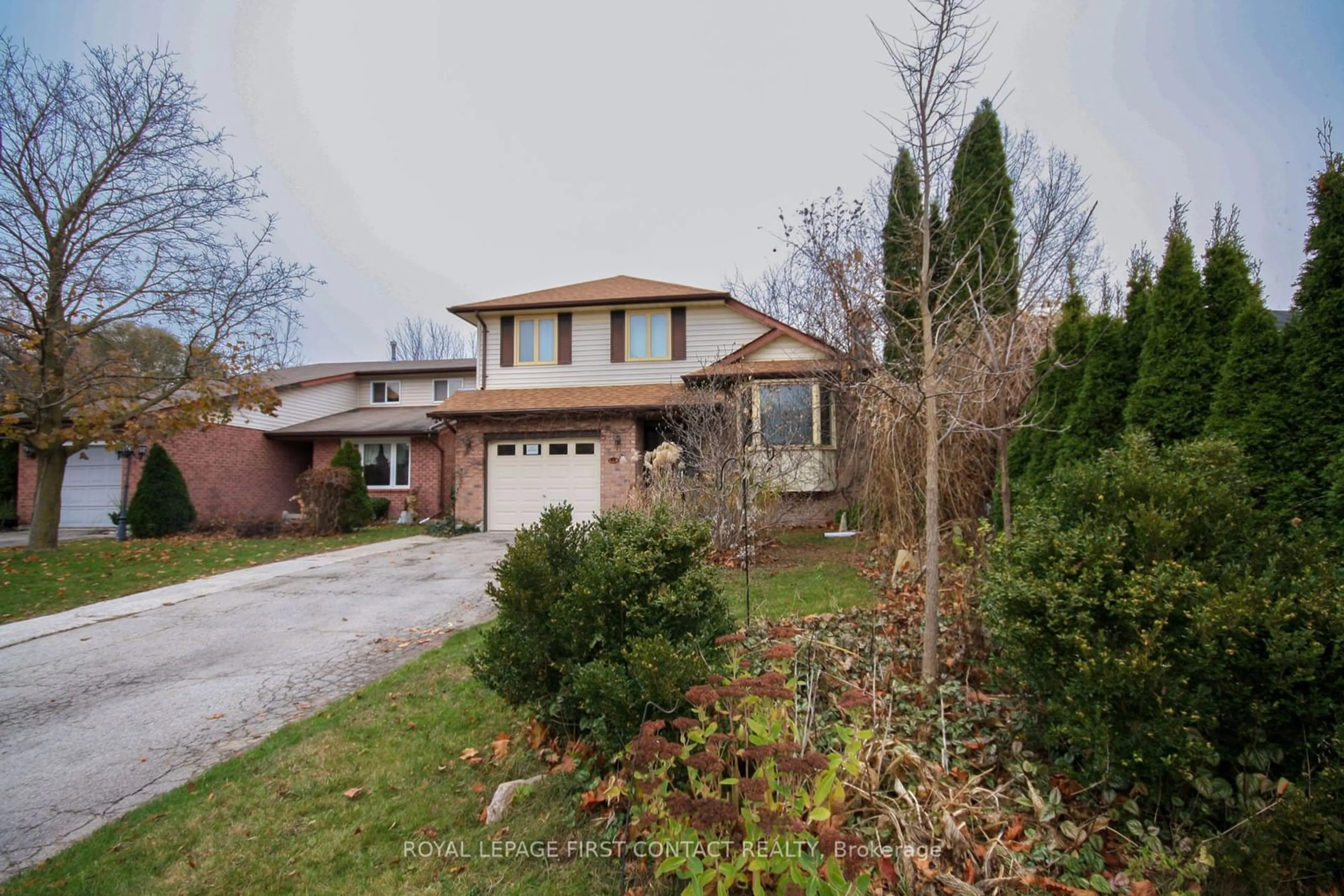 Home with brick exterior material, street for 17 Mcconkey Pl, Barrie Ontario L4N 6H1