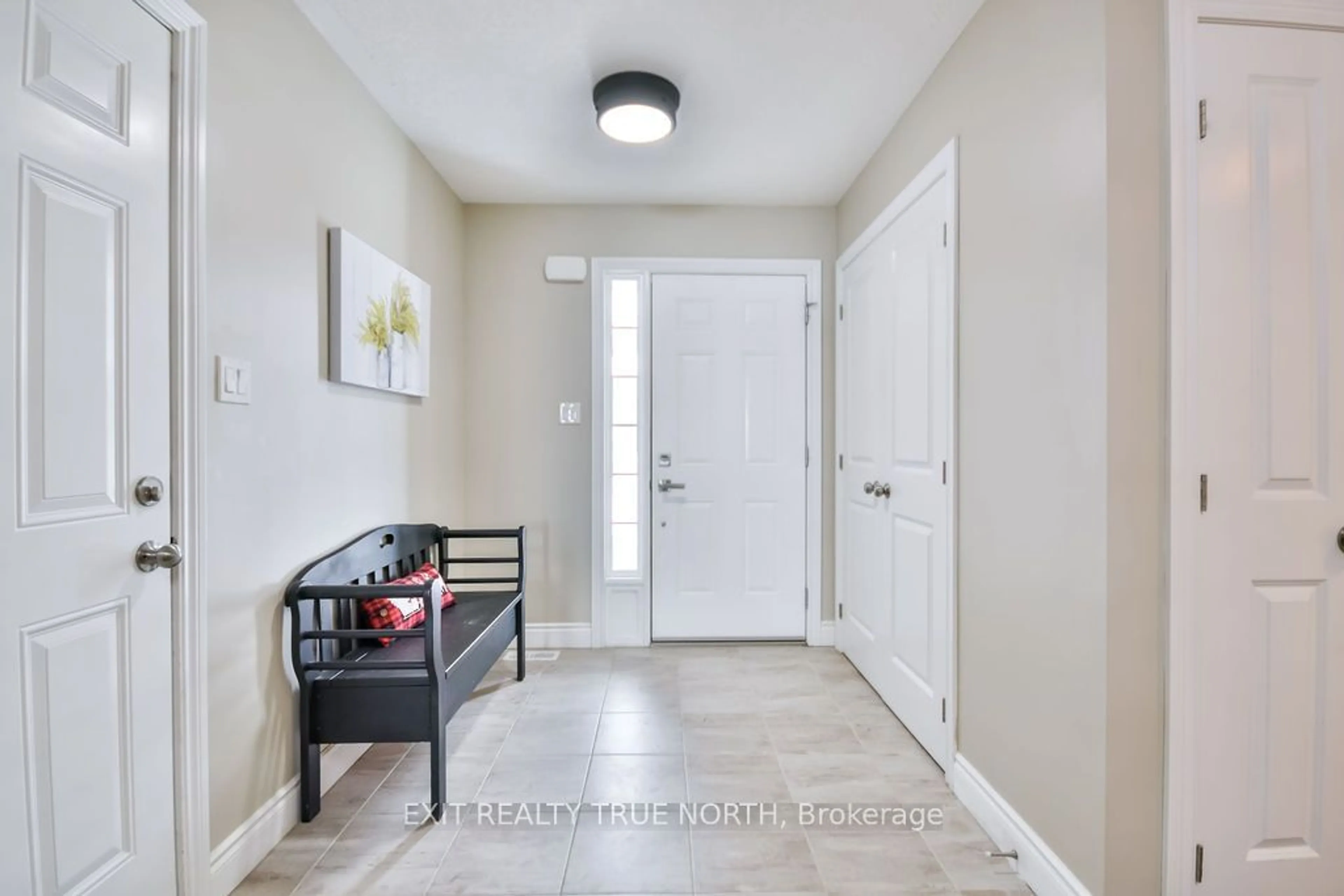 Indoor entryway for 36 Hunter Ave, Tay Ontario L0K 2A0