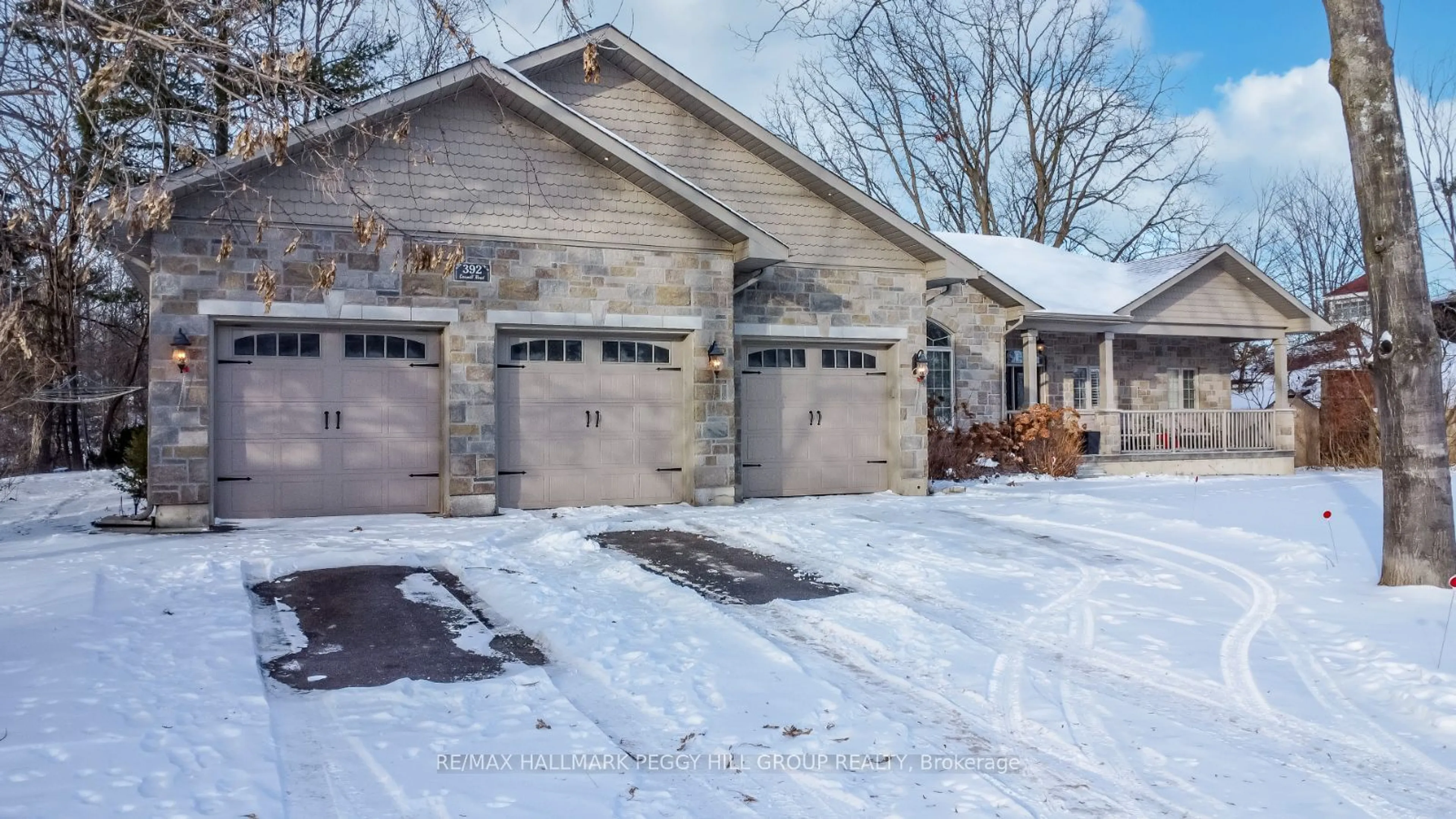 Indoor garage for 392 Cox Mill Rd, Barrie Ontario L4N 7S8