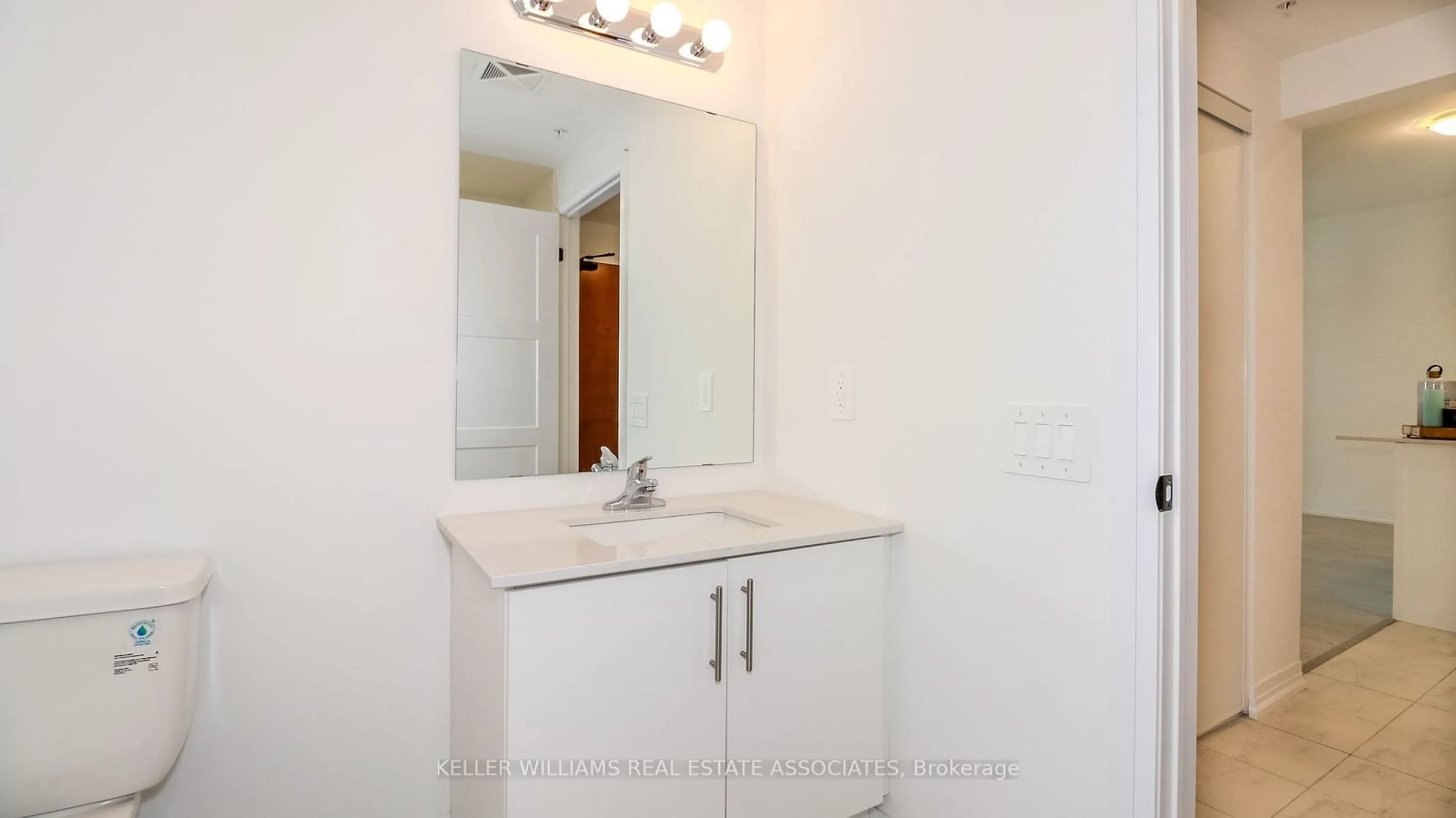 Standard bathroom, unknown for 15 Kneeshaw Dr #414, Barrie Ontario L9J 0X9