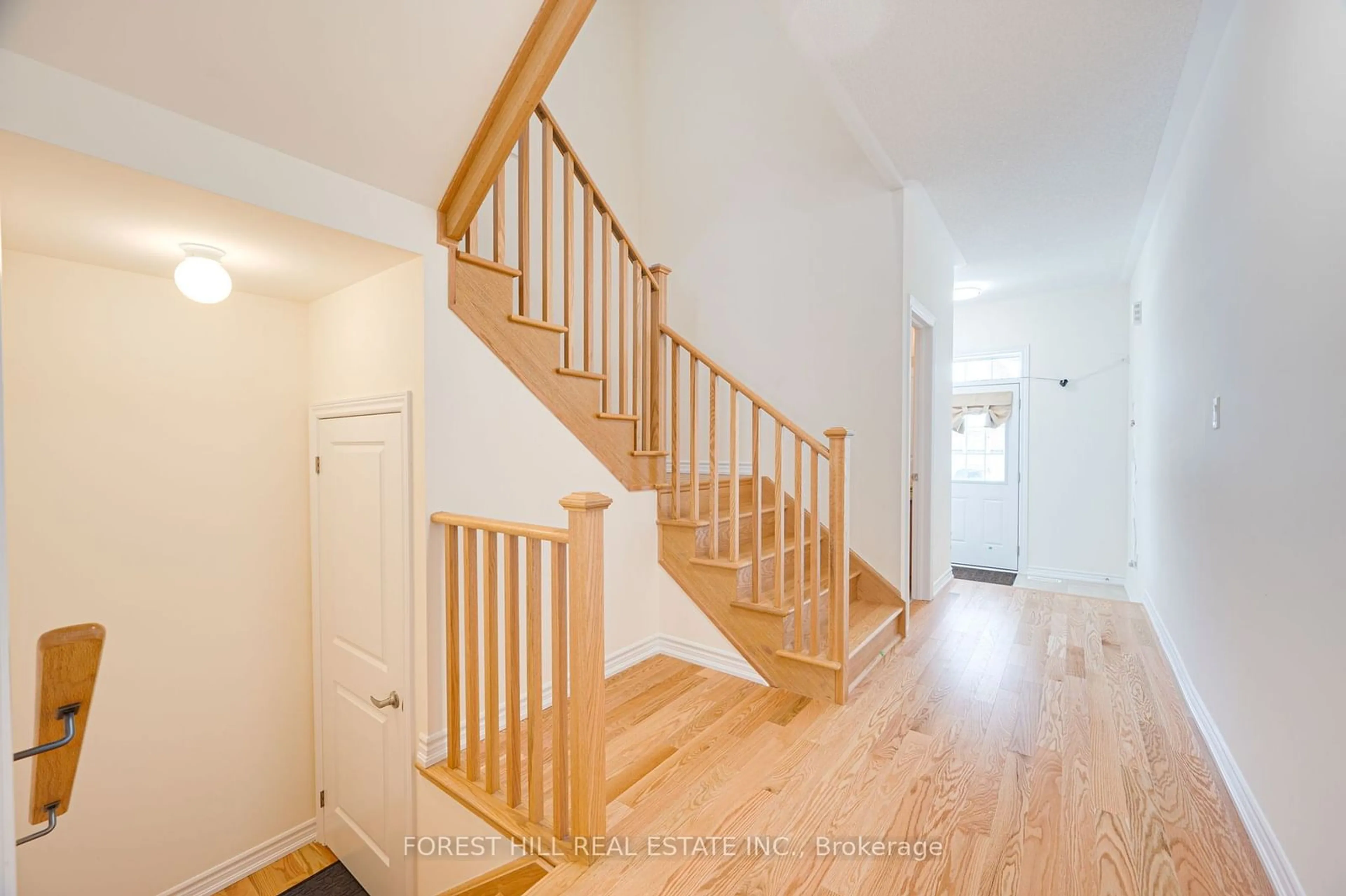 Stairs for 45 Prudhoe Terr, Barrie Ontario L9S 2Z8