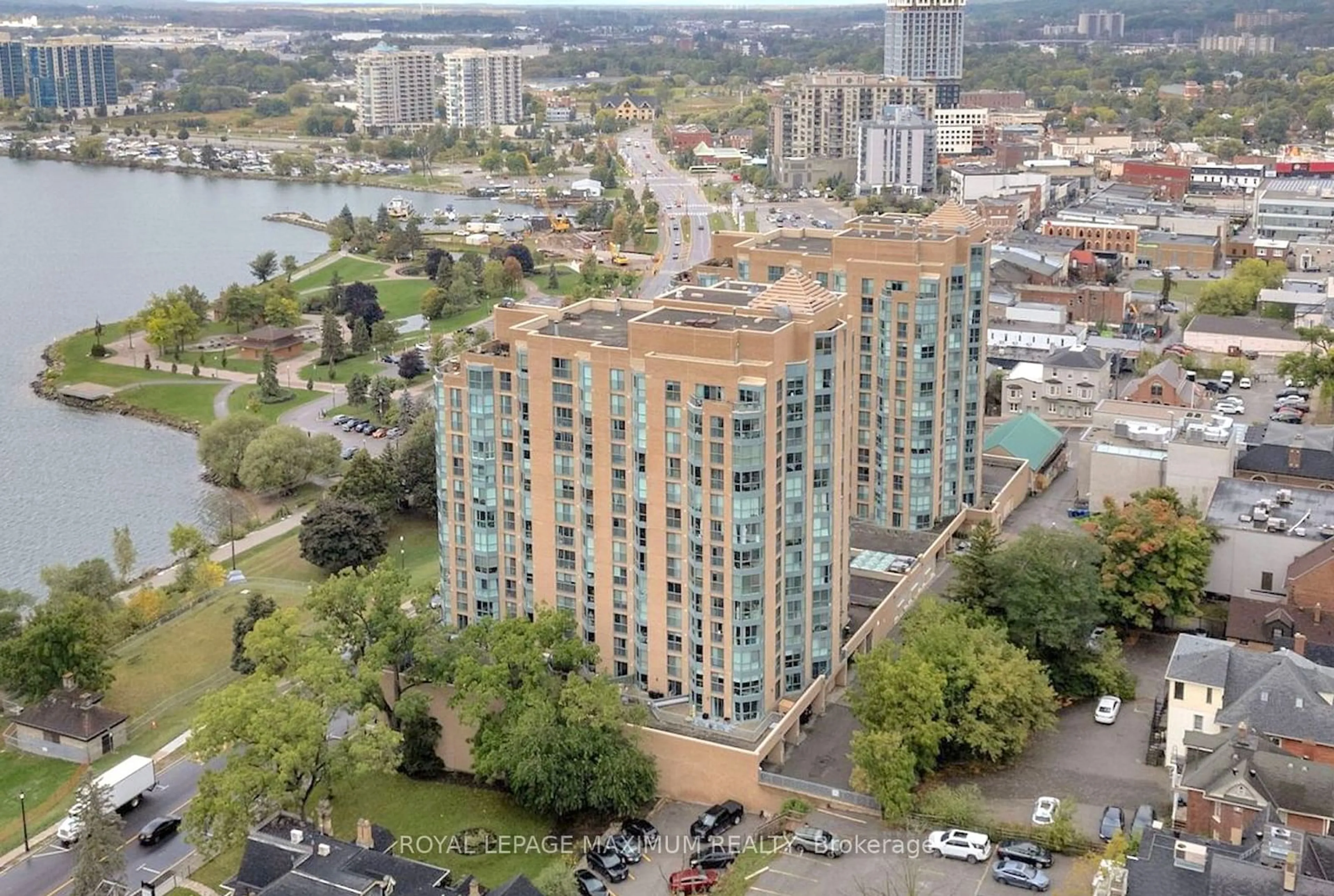 A pic from outside/outdoor area/front of a property/back of a property/a pic from drone, city buildings view from balcony for 150 Dunlop St #601, Barrie Ontario L4M 6H1