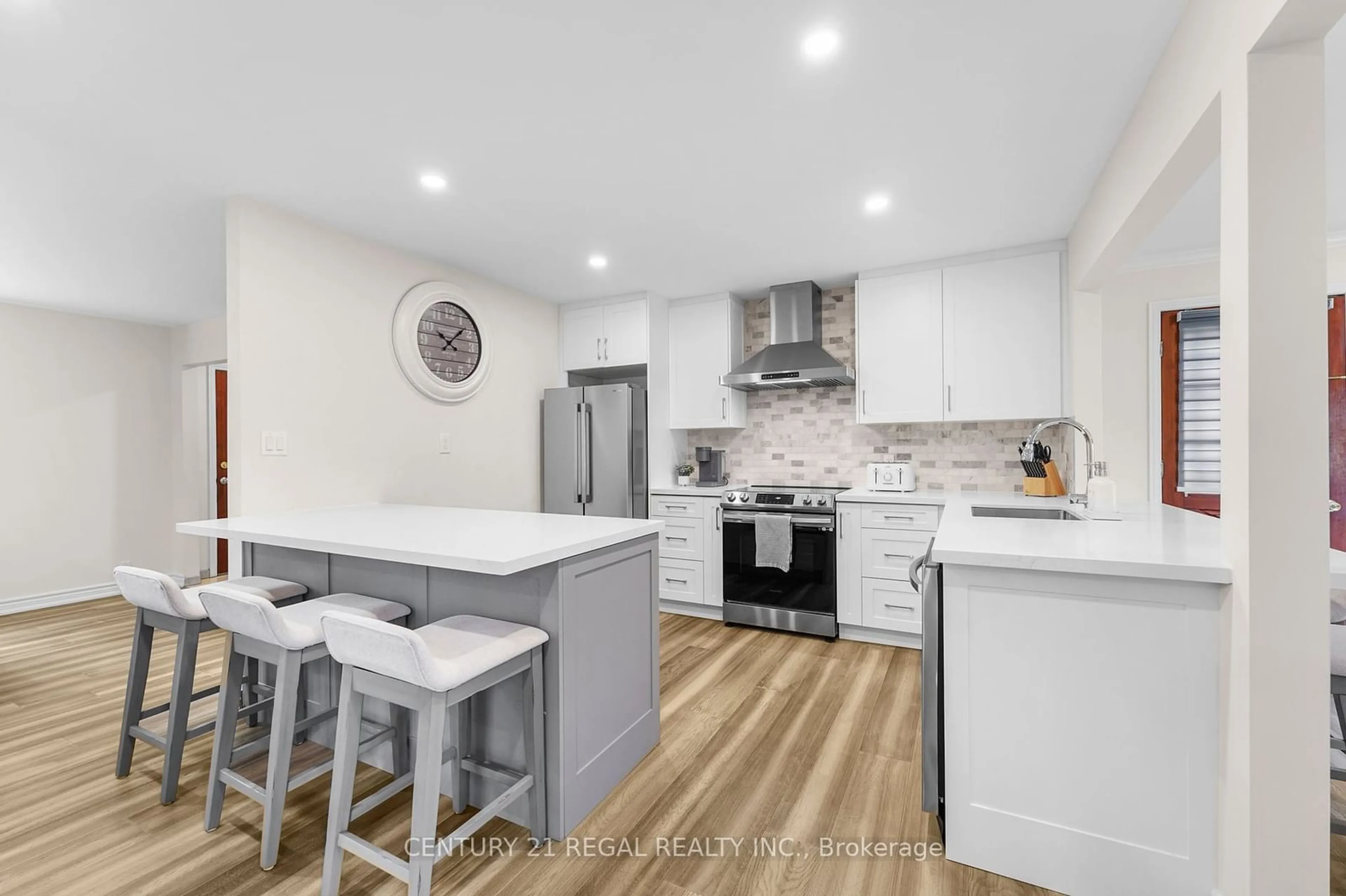 Open concept kitchen, unknown for 10 Tanners Rd, Tay Ontario L0K 2C0