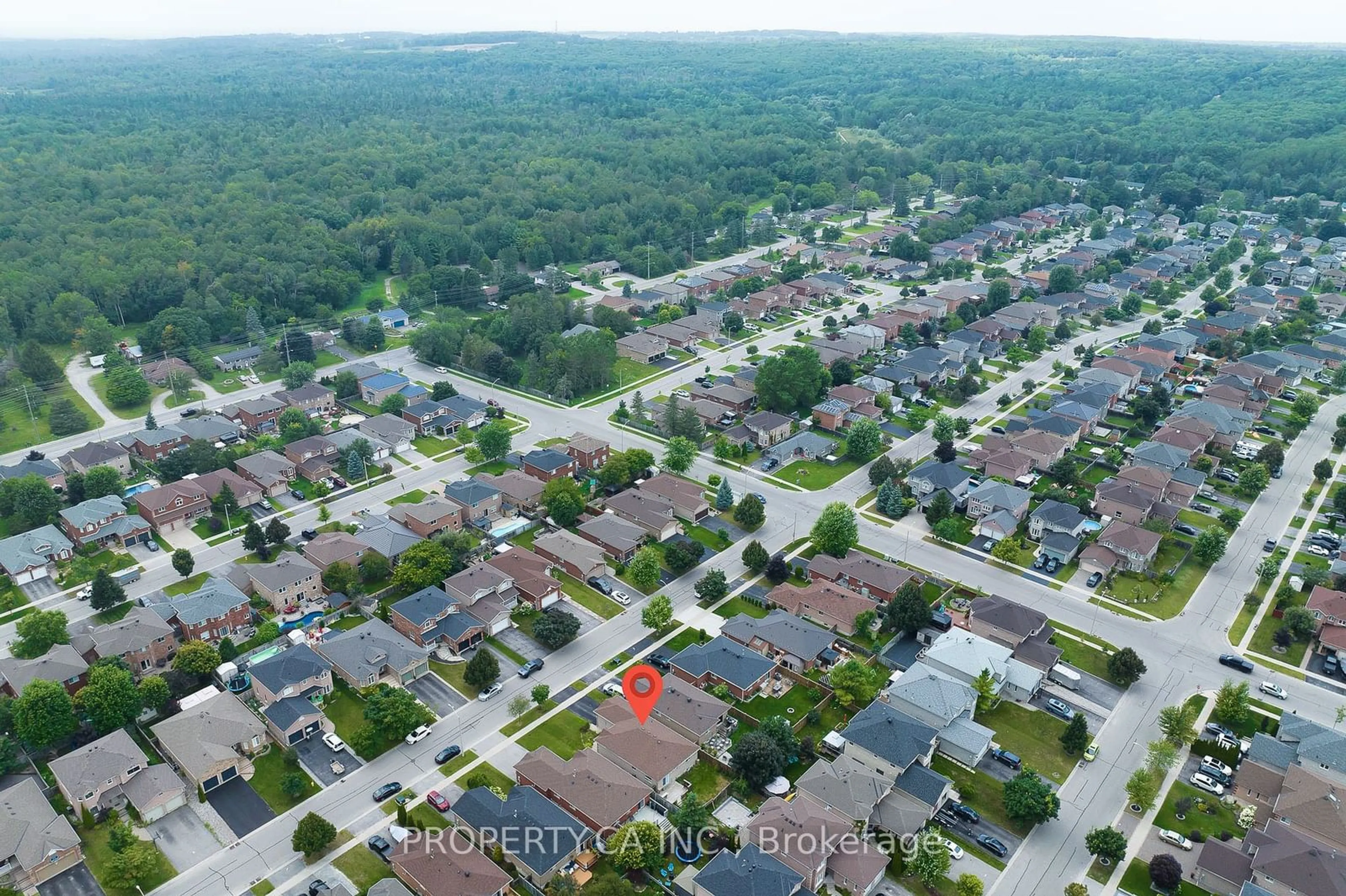 A pic from outside/outdoor area/front of a property/back of a property/a pic from drone, street for 23 Kraus Rd, Barrie Ontario L4N 0P6