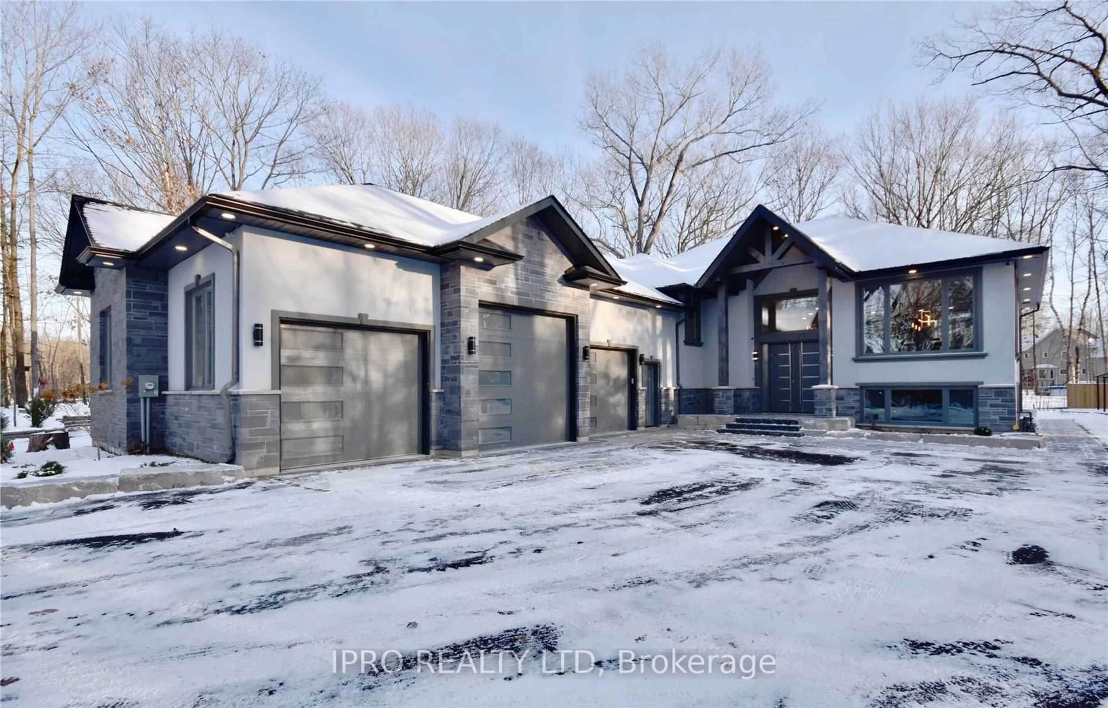 Indoor garage for 2119 South Orr Lake Rd, Springwater Ontario L0L 1P0