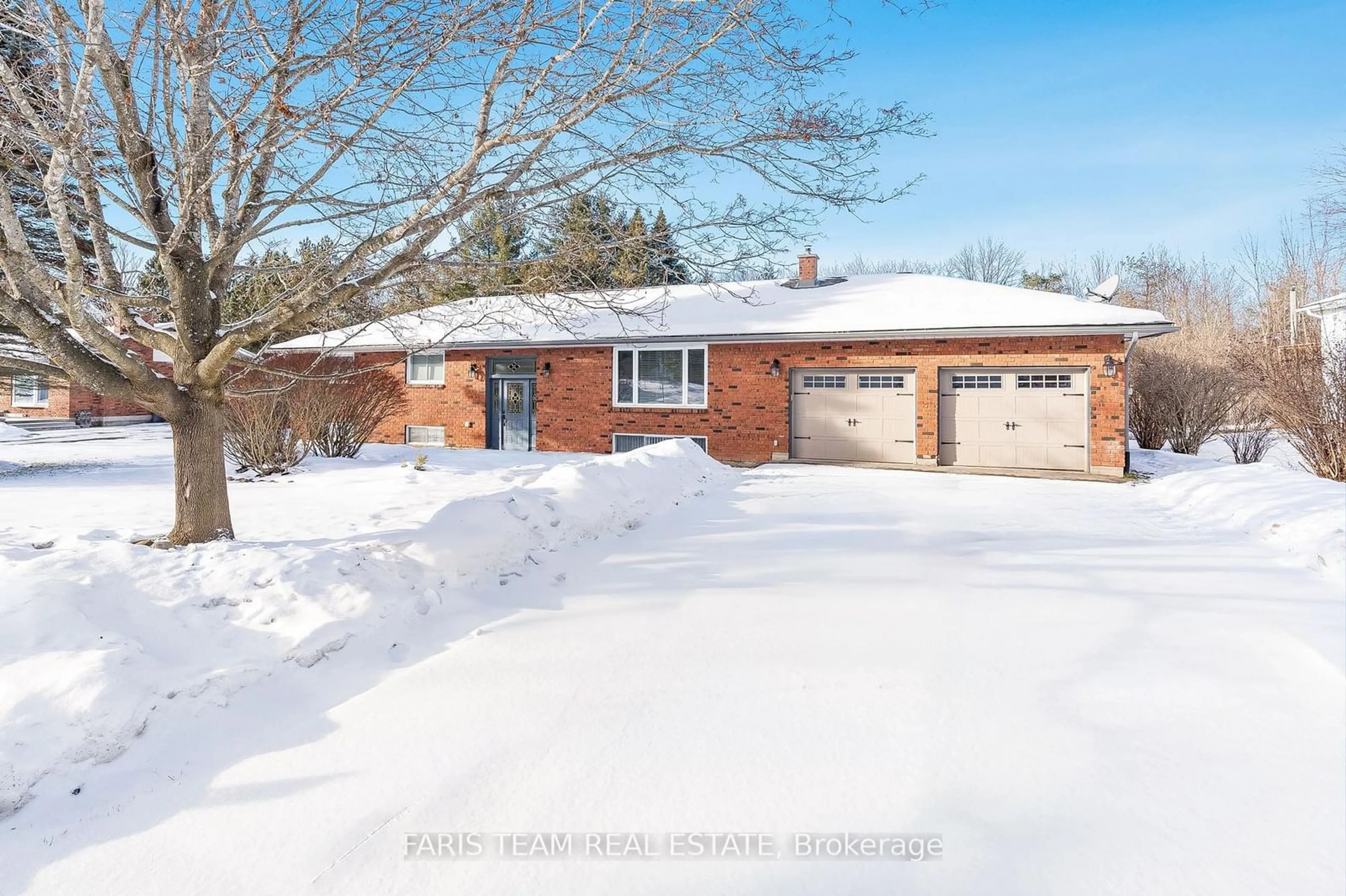 Home with brick exterior material, street for 220 Moonstone Rd, Oro-Medonte Ontario L0K 1N0