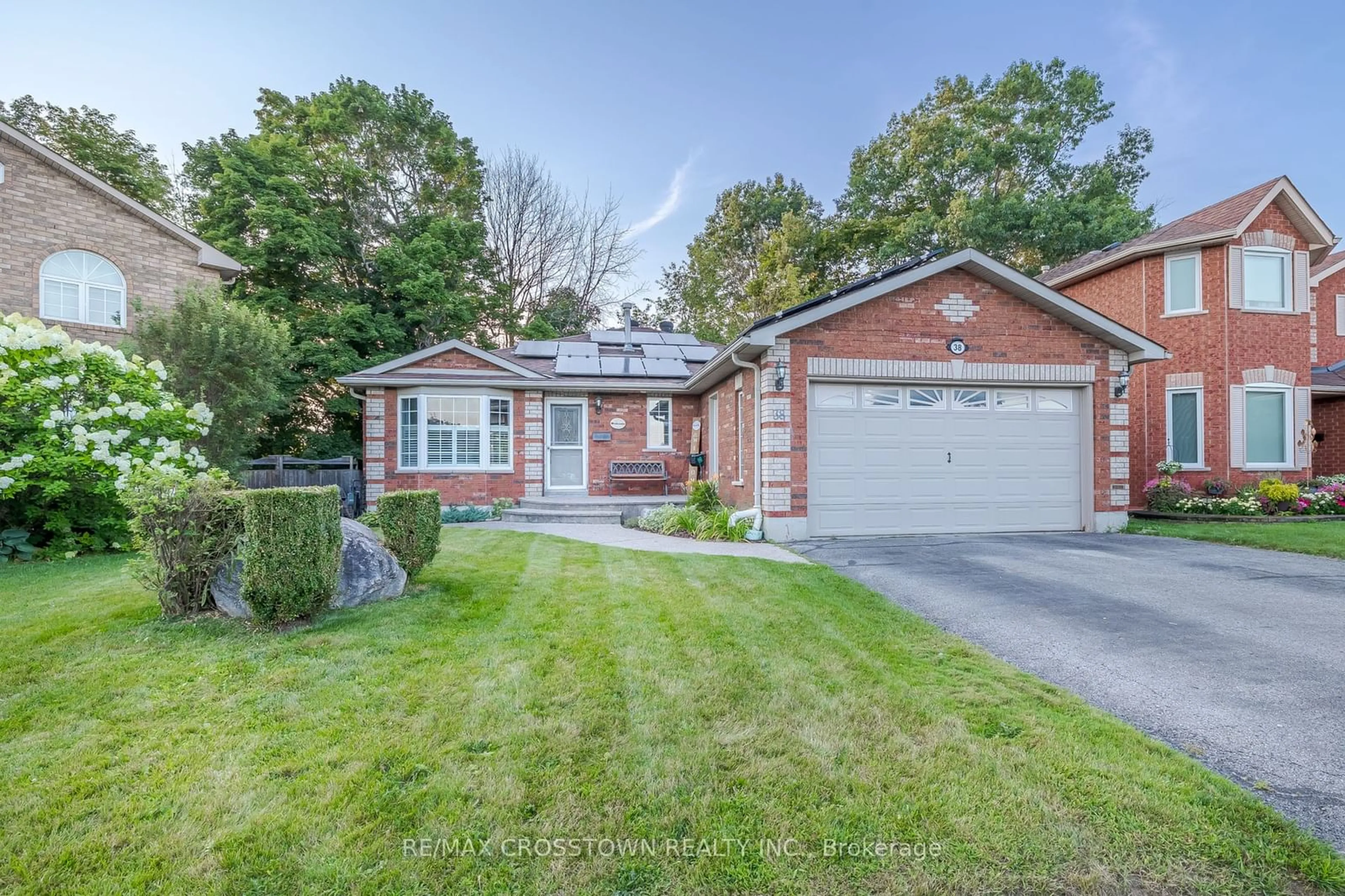 Home with brick exterior material, street for 38 Crompton Dr, Barrie Ontario L4M 6N1