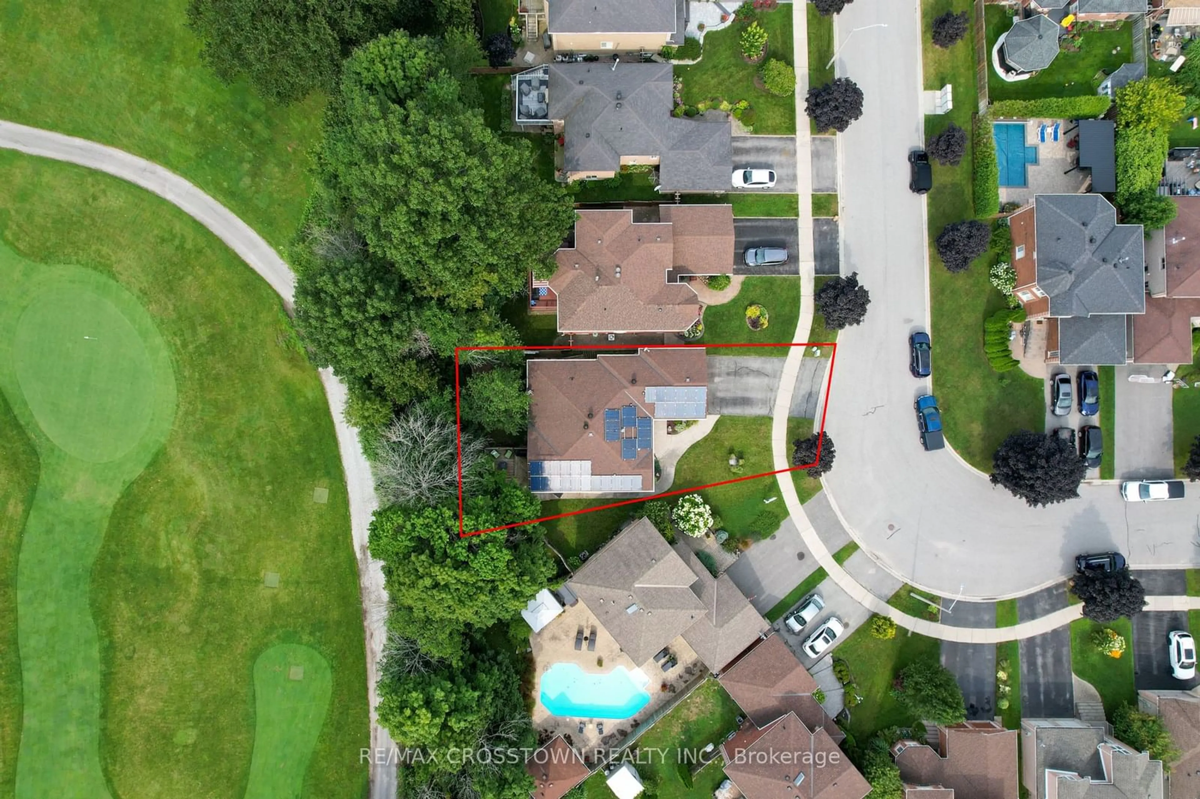 A pic from outside/outdoor area/front of a property/back of a property/a pic from drone, unknown for 38 Crompton Dr, Barrie Ontario L4M 6N1