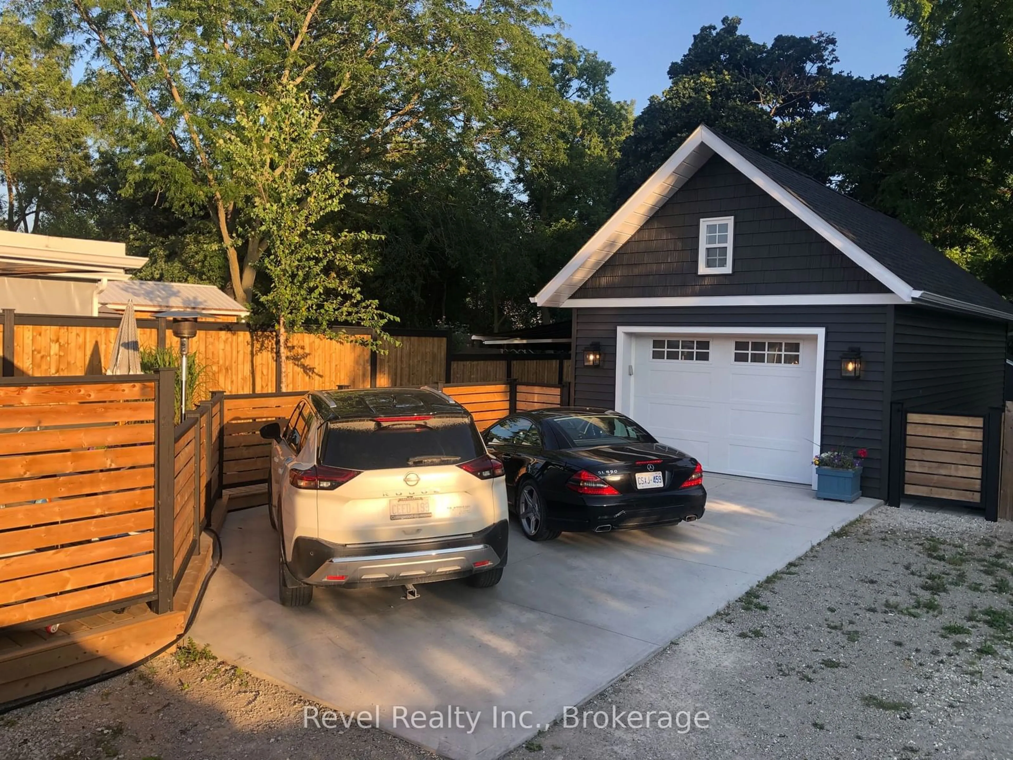 Indoor garage for 32 Ninth St, Collingwood Ontario L9Y 2G1