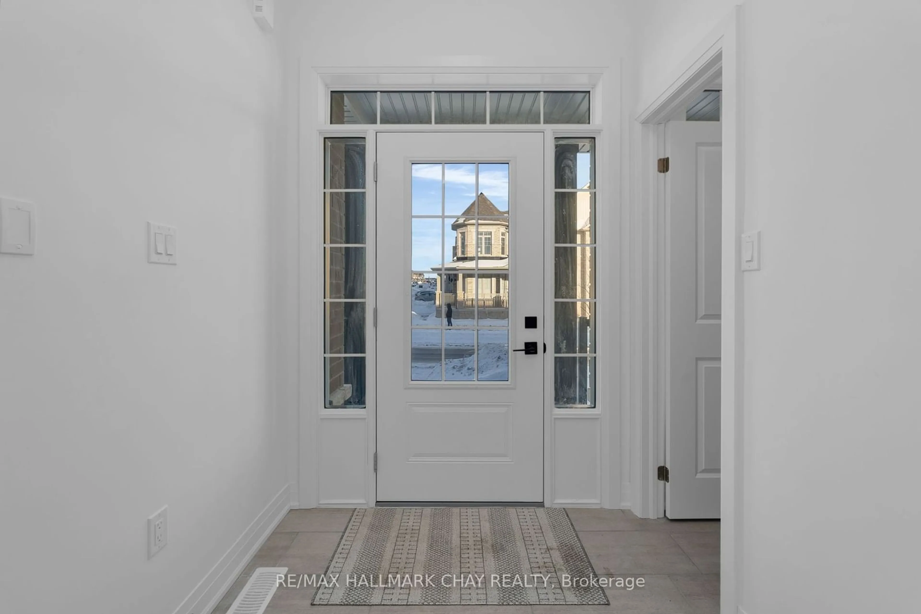 Indoor entryway for 116 West Oak Tr, Barrie Ontario L9S 2Z4