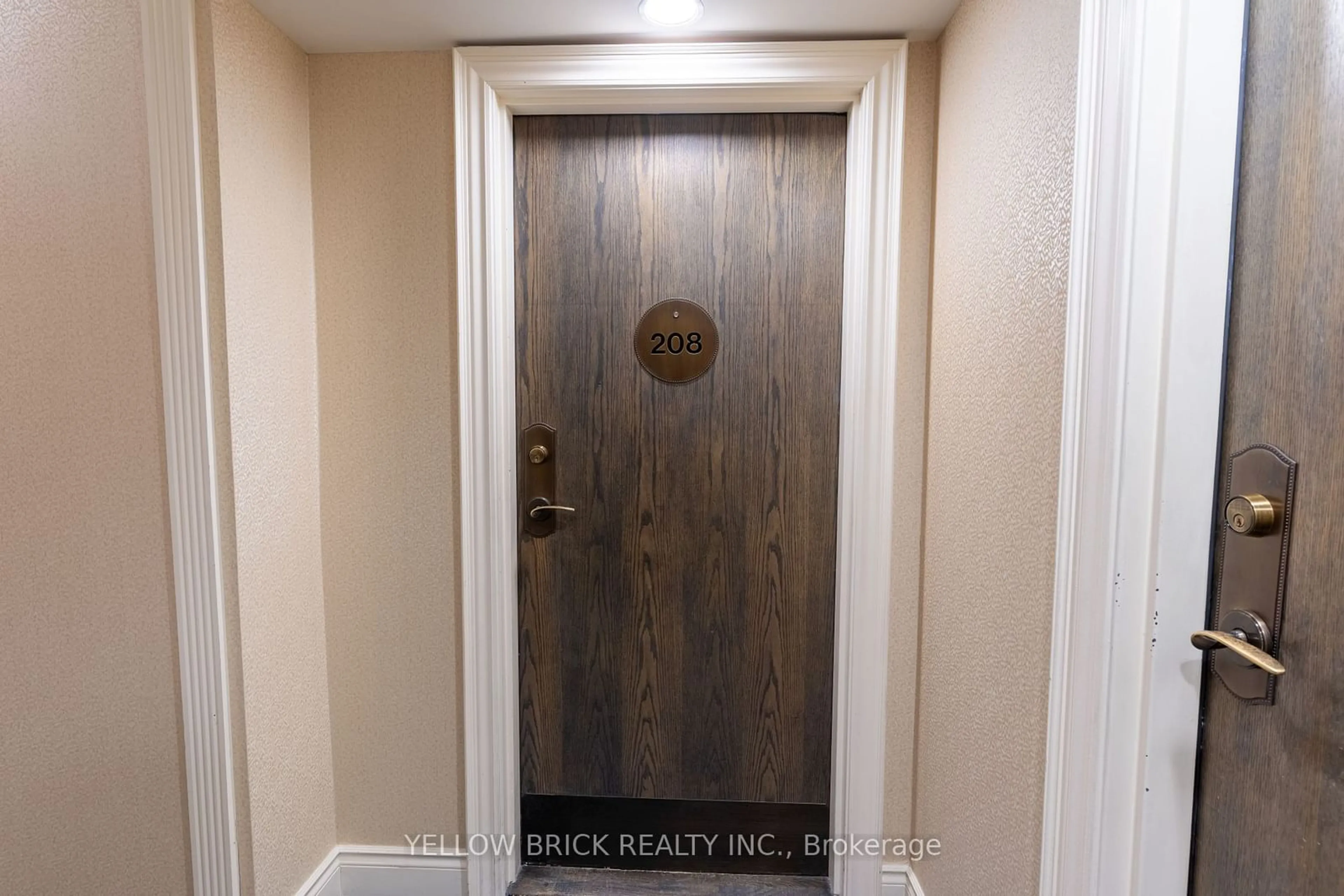 Indoor entryway for 65 Ellen St #208, Barrie Ontario L4N 3A5