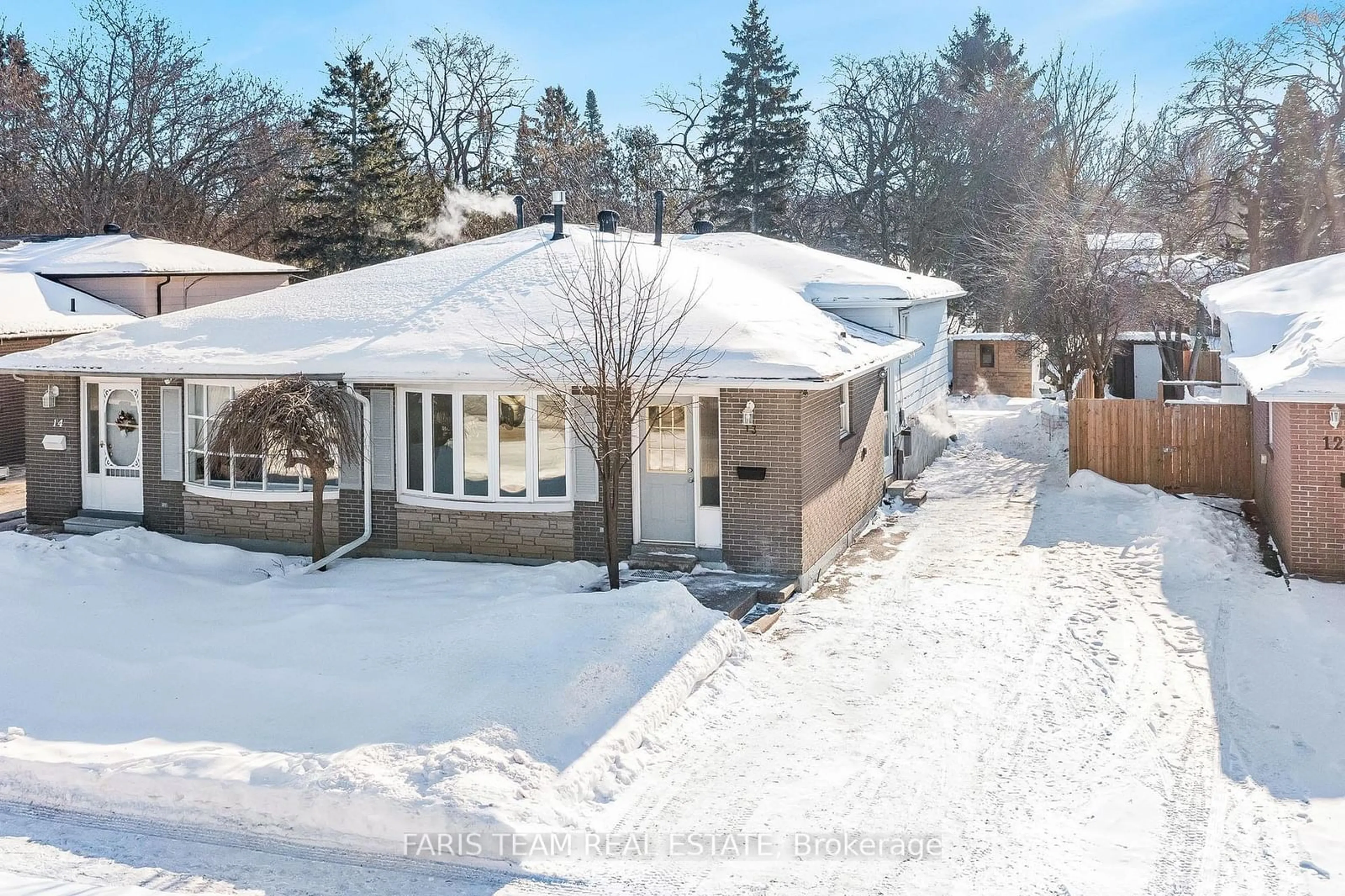 A pic from outside/outdoor area/front of a property/back of a property/a pic from drone, street for 13 Burbank Pl, Barrie Ontario L4M 2S8