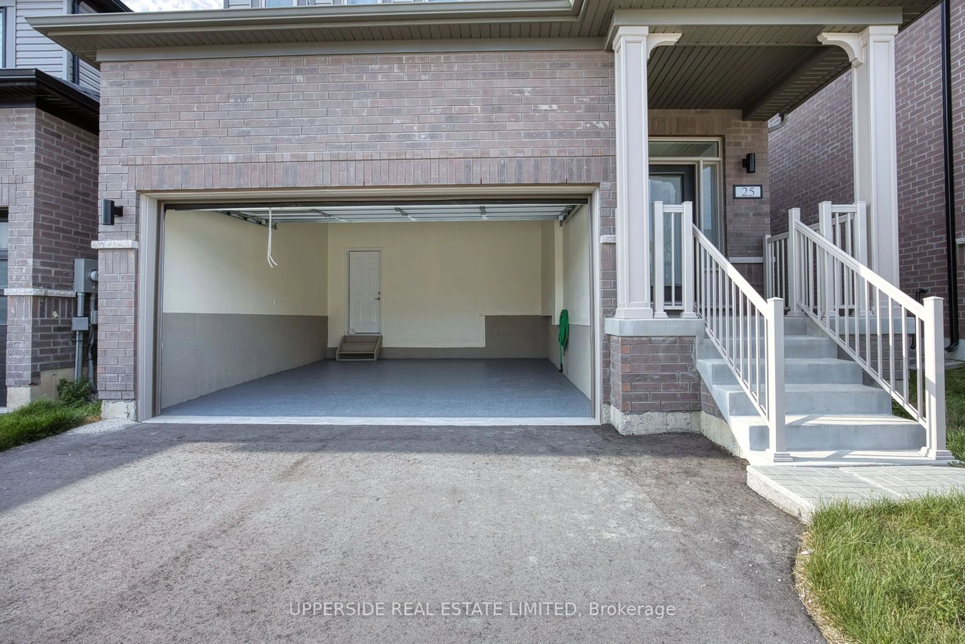 Indoor garage for 25 Shepherd Dr, Barrie Ontario L9J 0C3