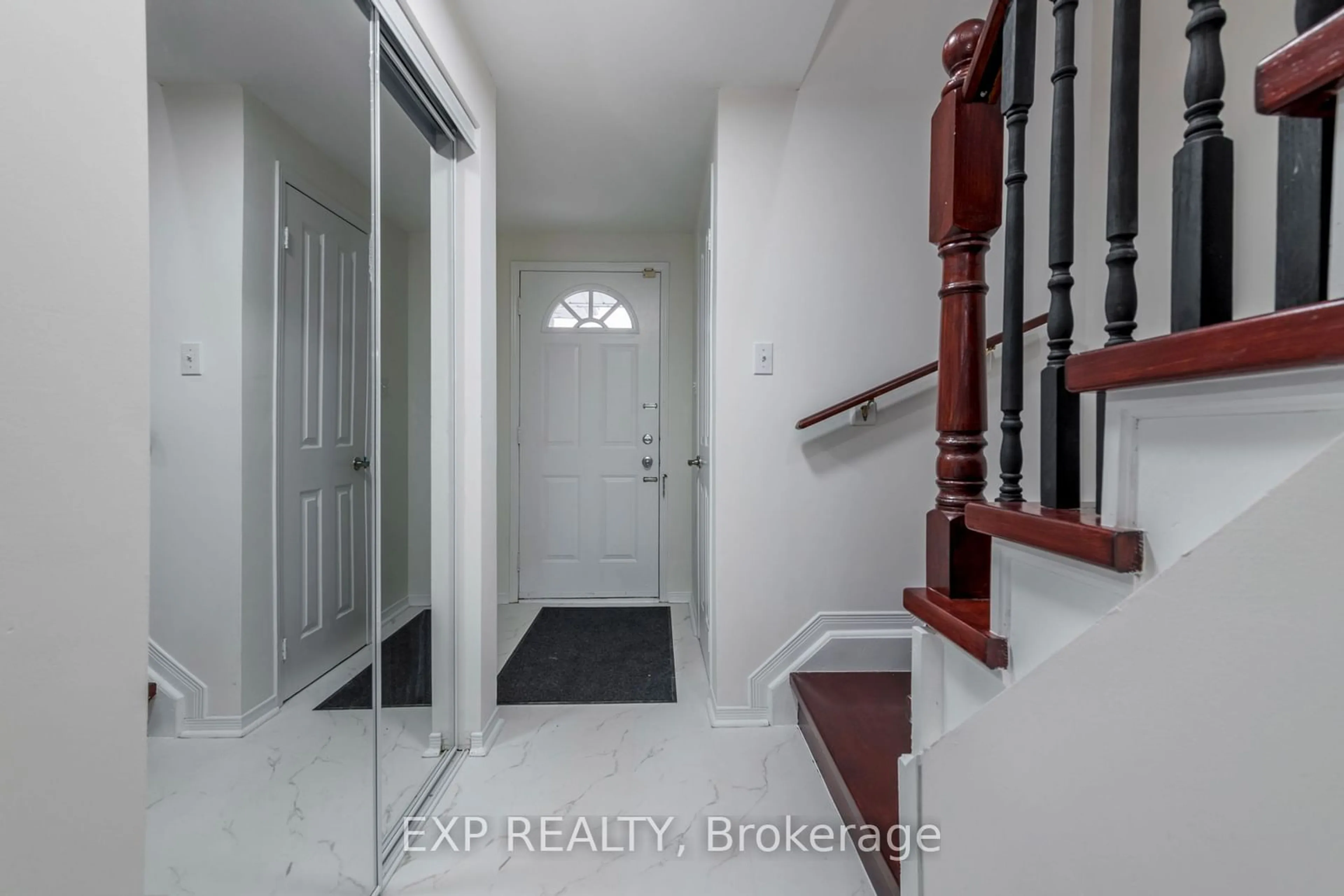 Indoor entryway for 17 Orok Lane, Barrie Ontario L4M 6H4