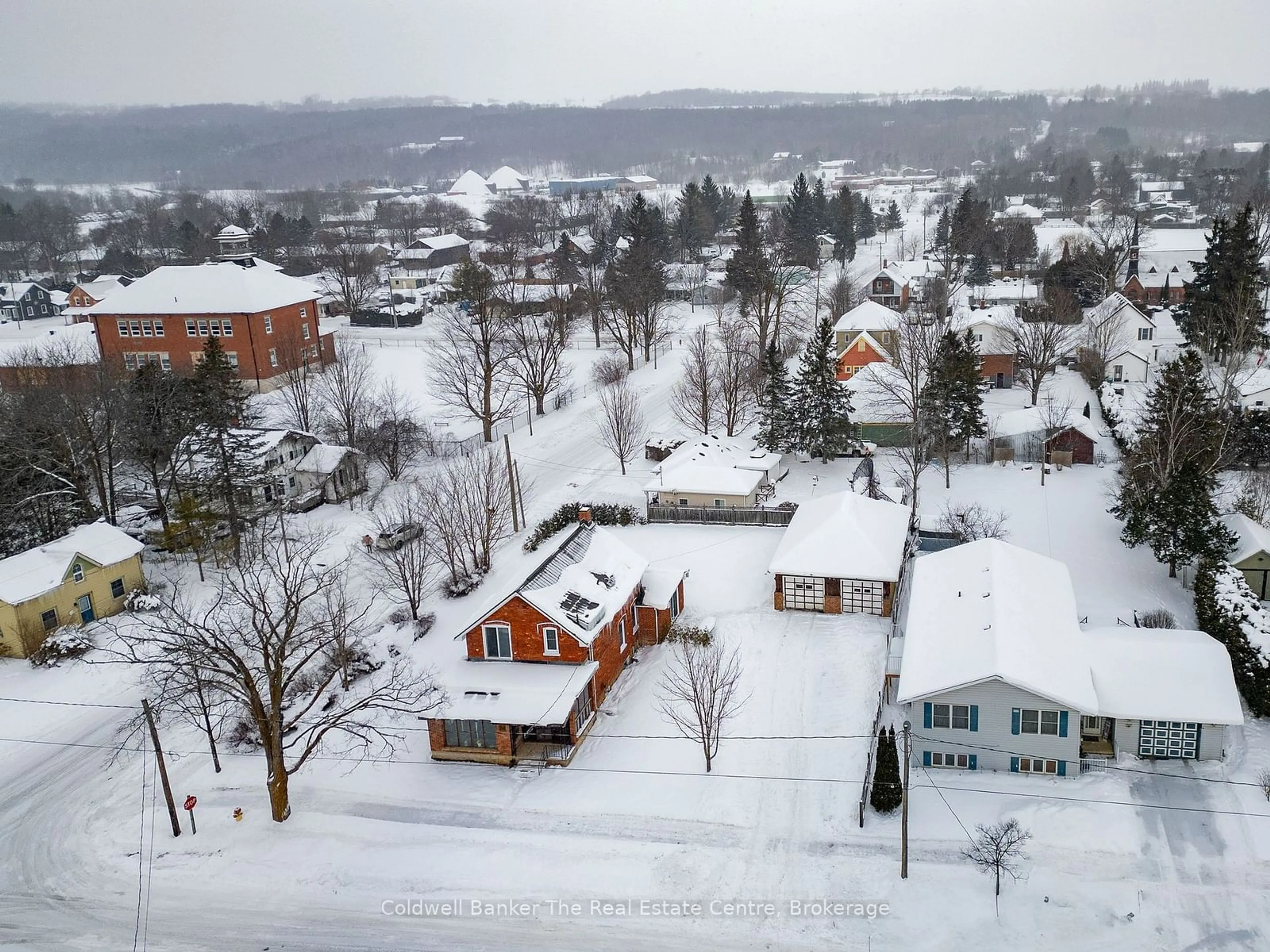 A pic from outside/outdoor area/front of a property/back of a property/a pic from drone, unknown for 24 Elizabeth St, Clearview Ontario L0M 1G0