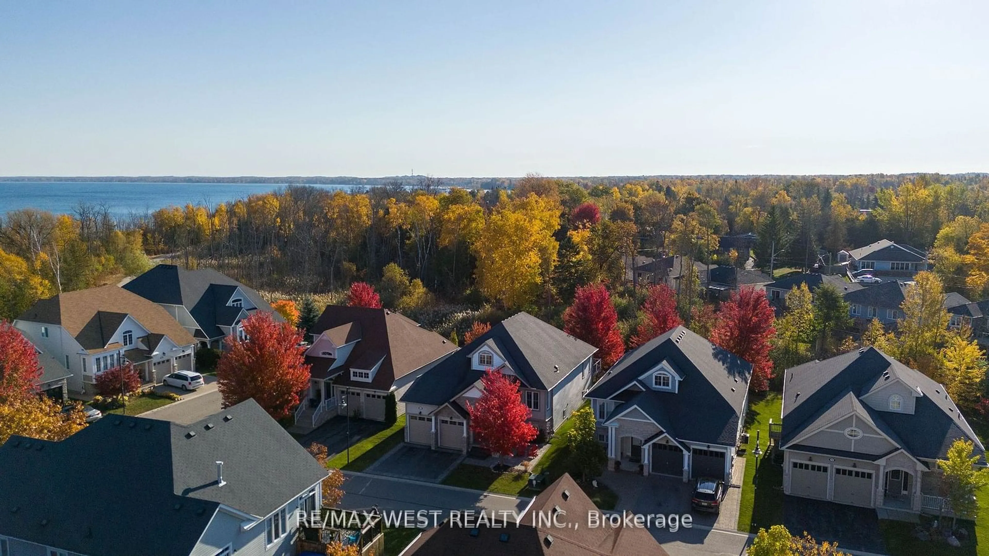 A pic from outside/outdoor area/front of a property/back of a property/a pic from drone, water/lake/river/ocean view for 44 Starboard Circ, Wasaga Beach Ontario L9Z 0E9