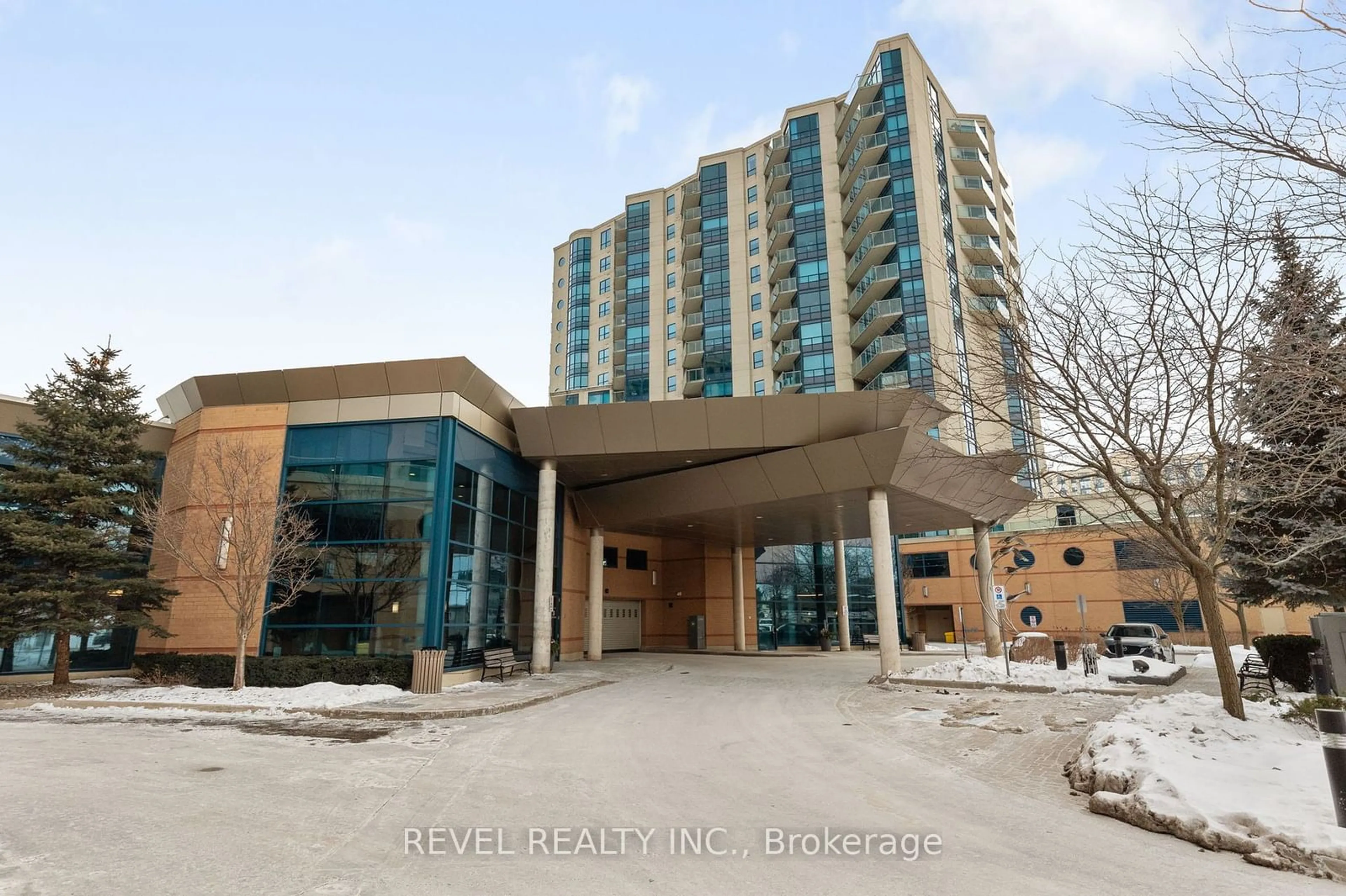 Indoor foyer for 33 Ellen St #811, Barrie Ontario L4N 6E9