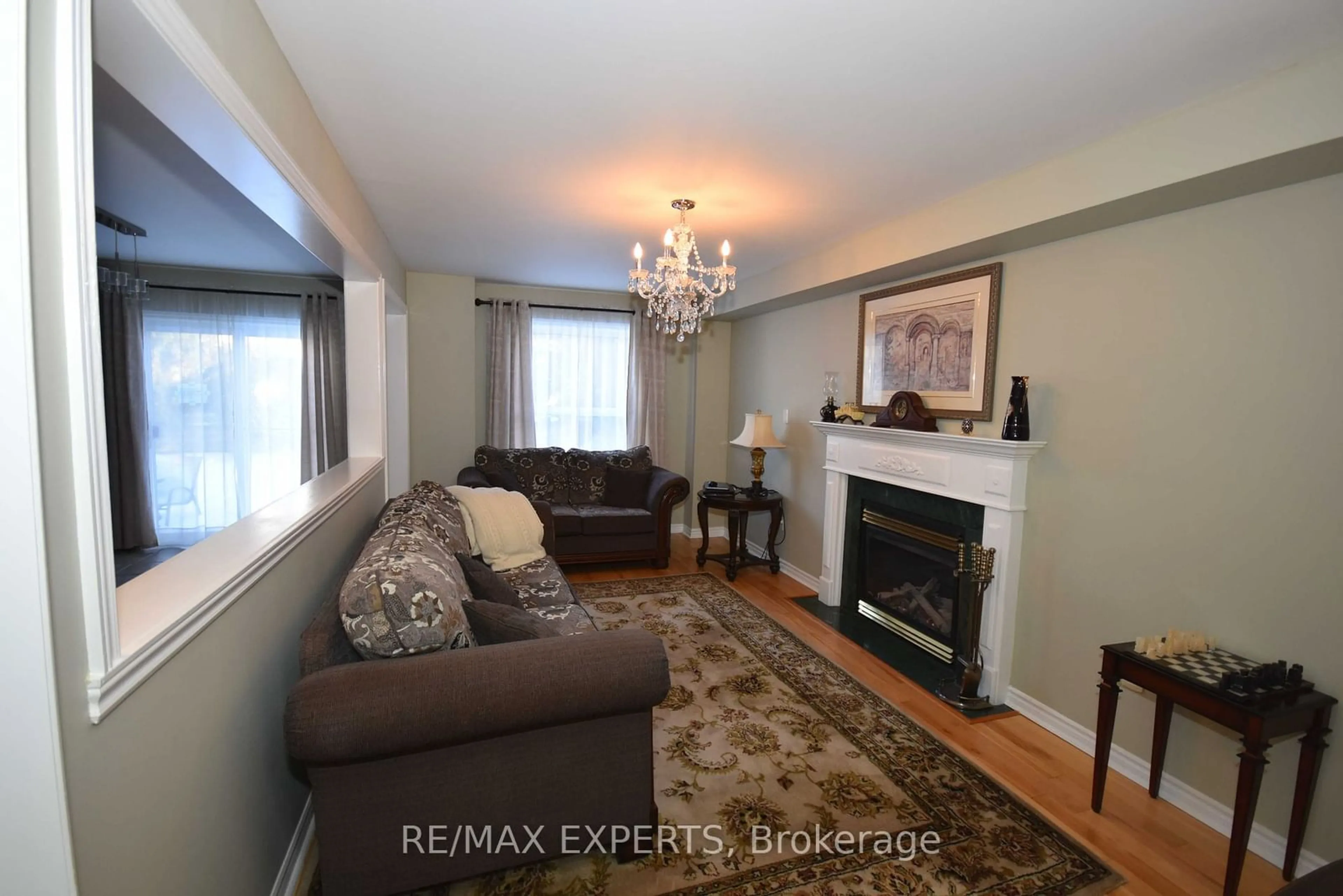 Living room with furniture, unknown for 5 Kelsey Cres, Barrie Ontario L4N 0J5