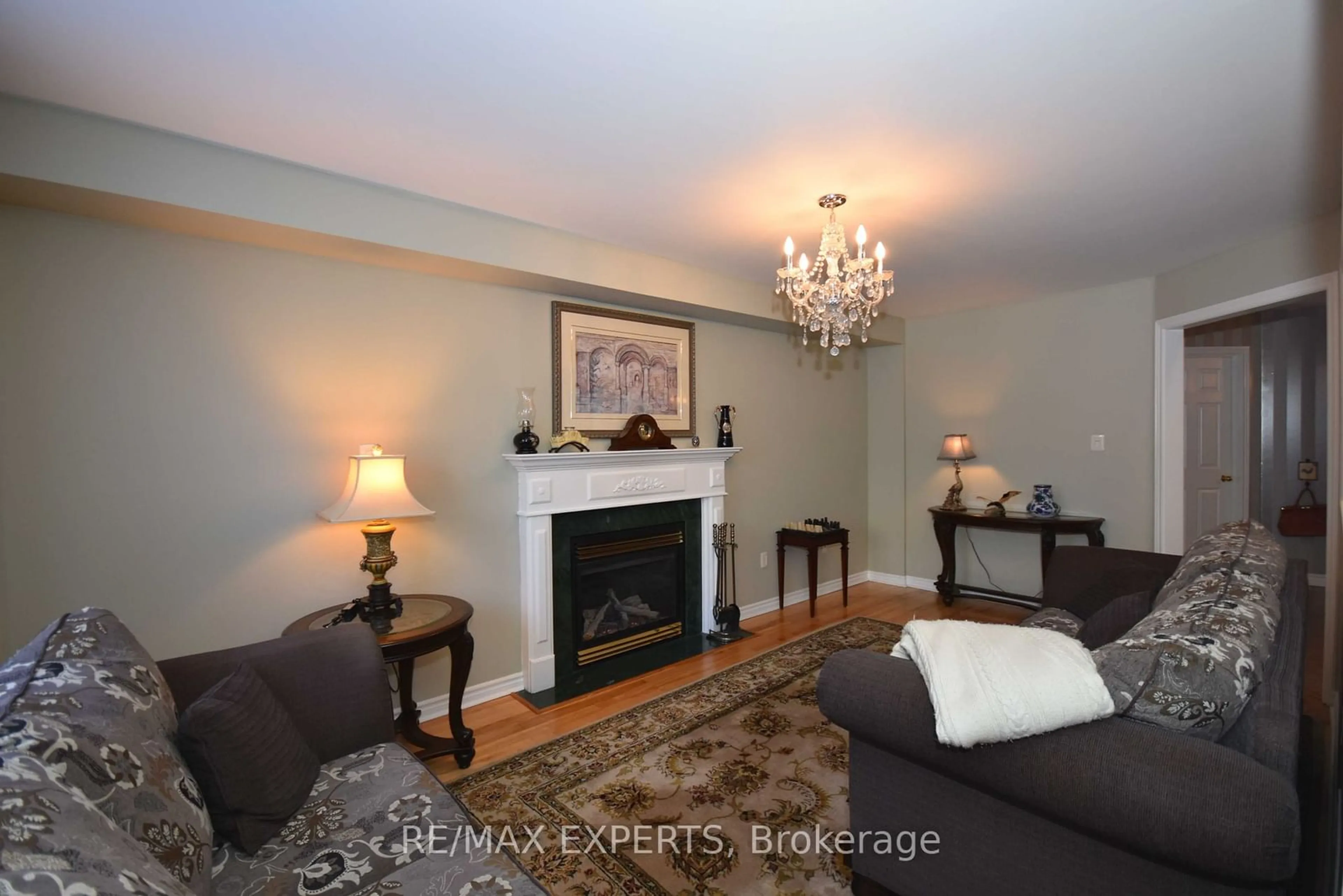 Living room with furniture, wood/laminate floor for 5 Kelsey Cres, Barrie Ontario L4N 0J5