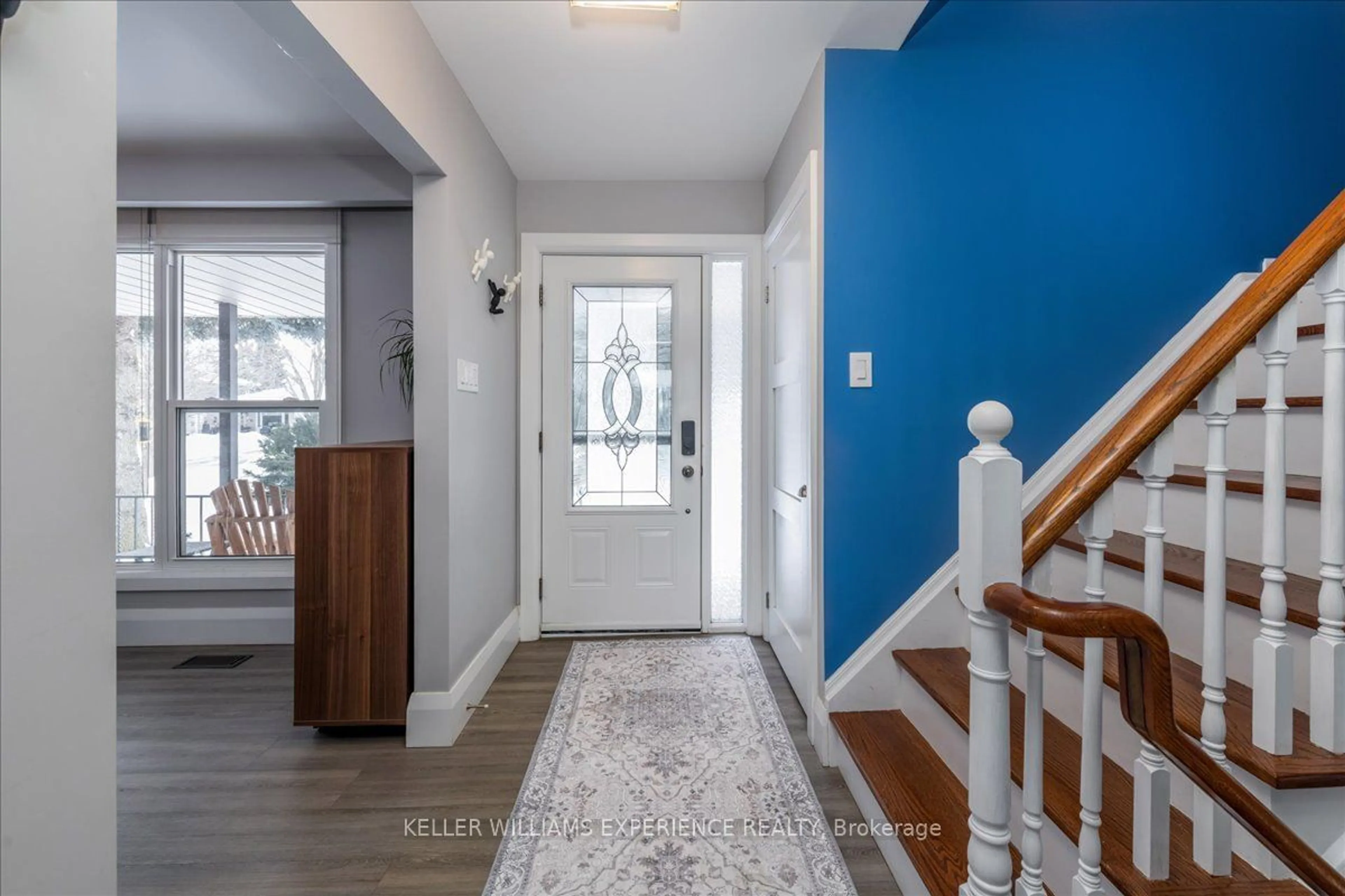 Indoor entryway for 37 PEACOCK Lane, Barrie Ontario L4N 3R7