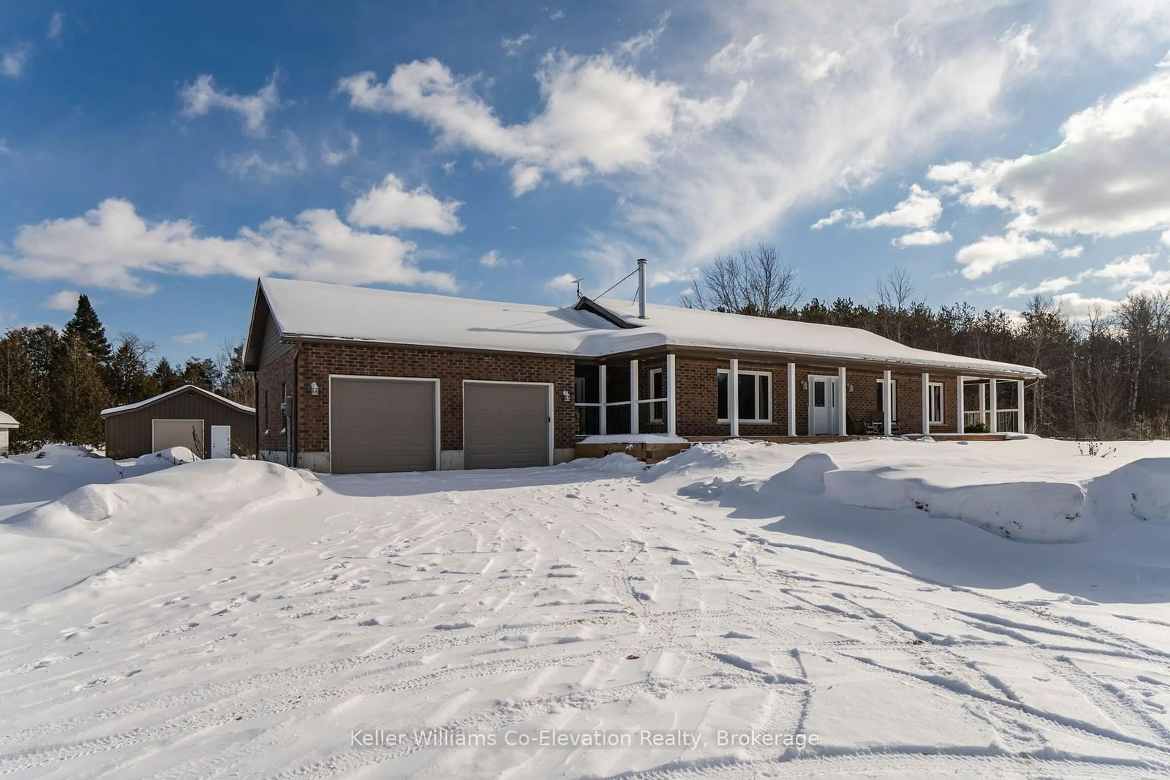 A pic from outside/outdoor area/front of a property/back of a property/a pic from drone, street for 2540 Old Fort Rd, Tay Ontario L4R 4K3