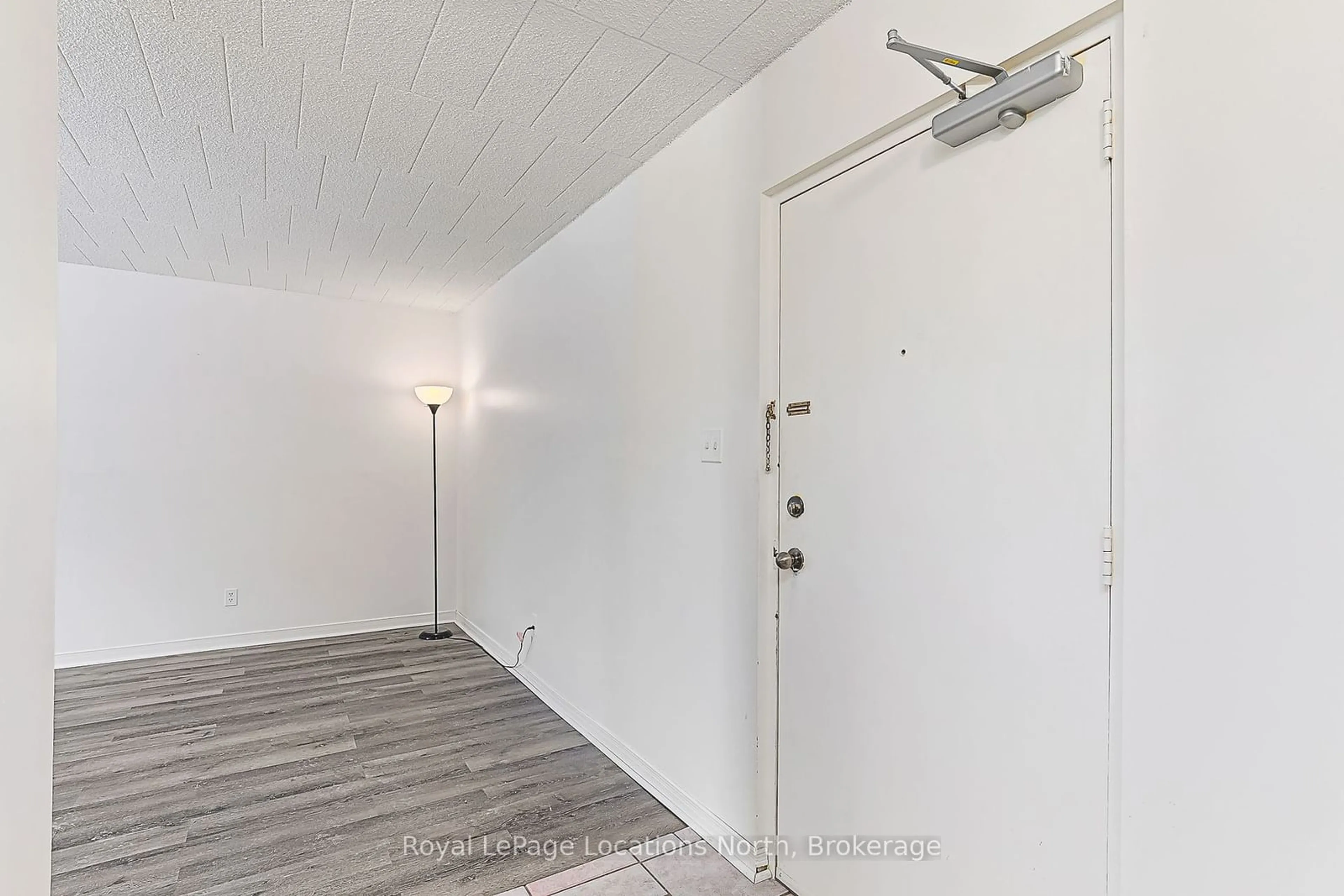 Indoor entryway for 184 Eighth St #203, Collingwood Ontario L9Y 2C8