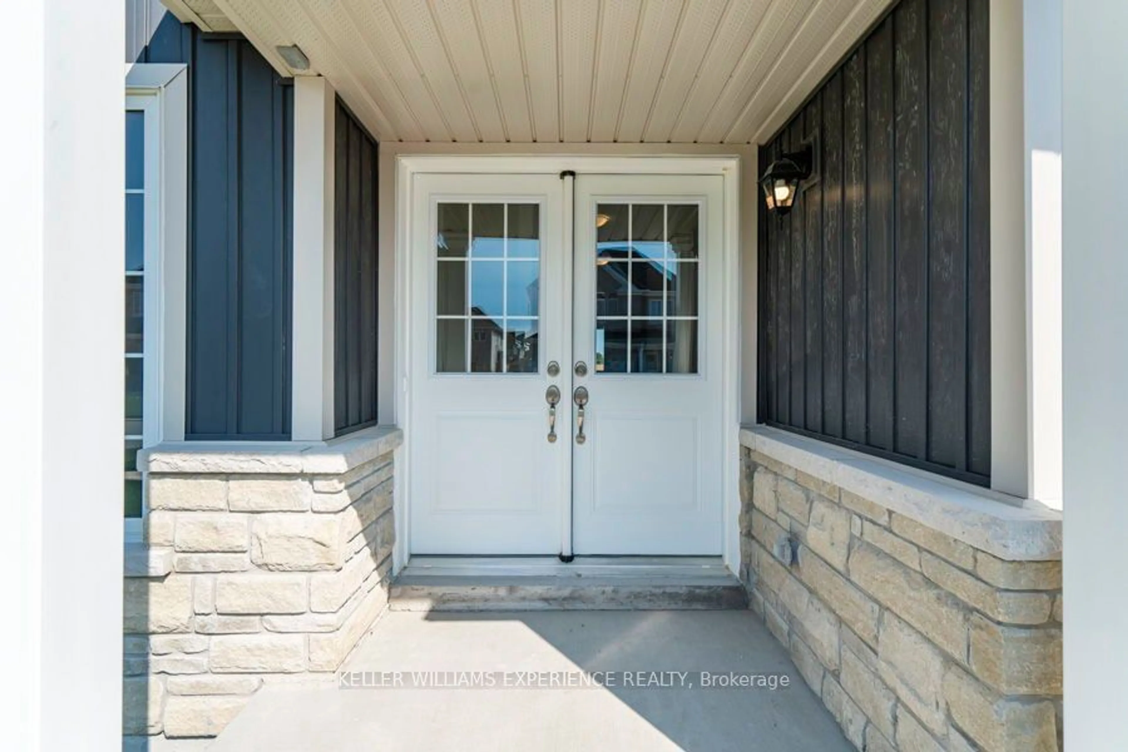 Indoor entryway for 244 Prescott Dr, Clearview Ontario L0M 1S0