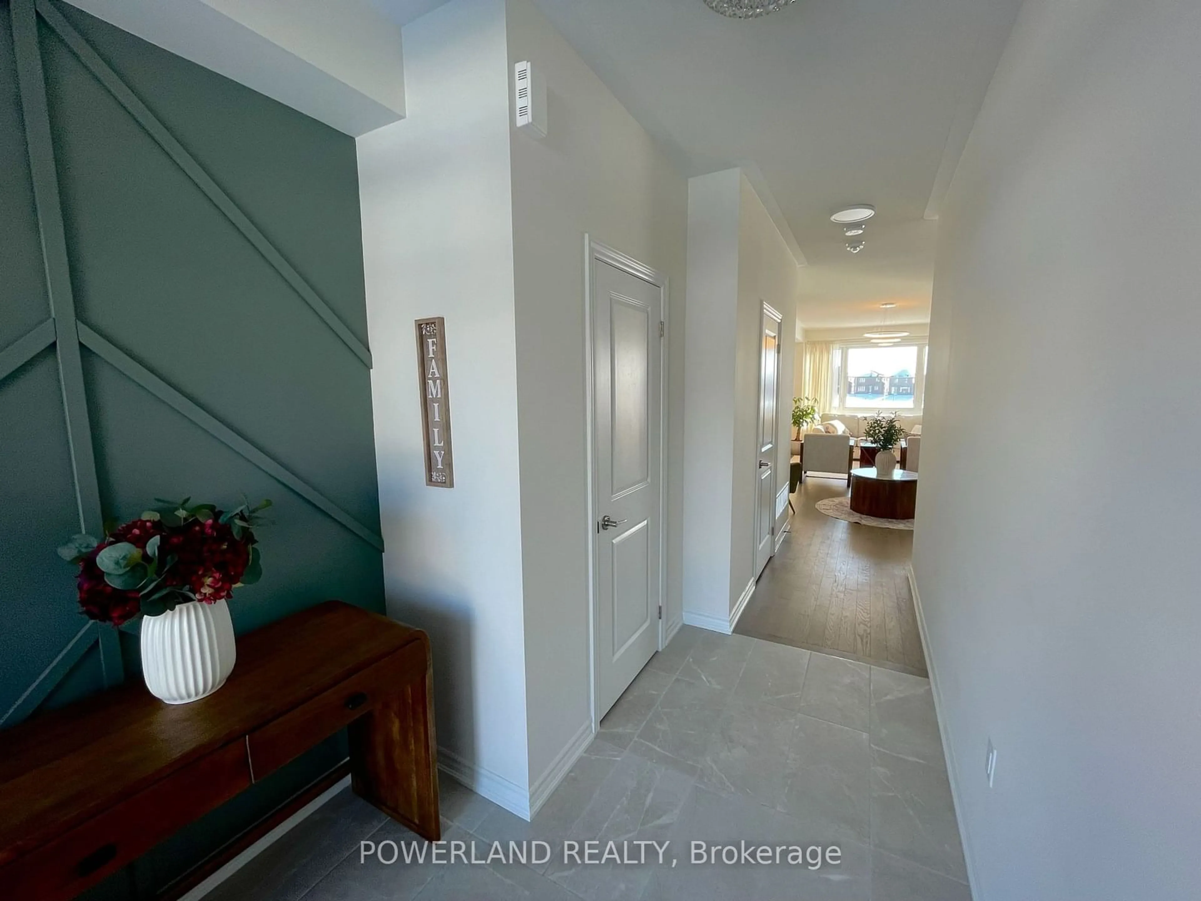 Indoor entryway for 34 Phoenix Blvd, Barrie Ontario L9J 0P7