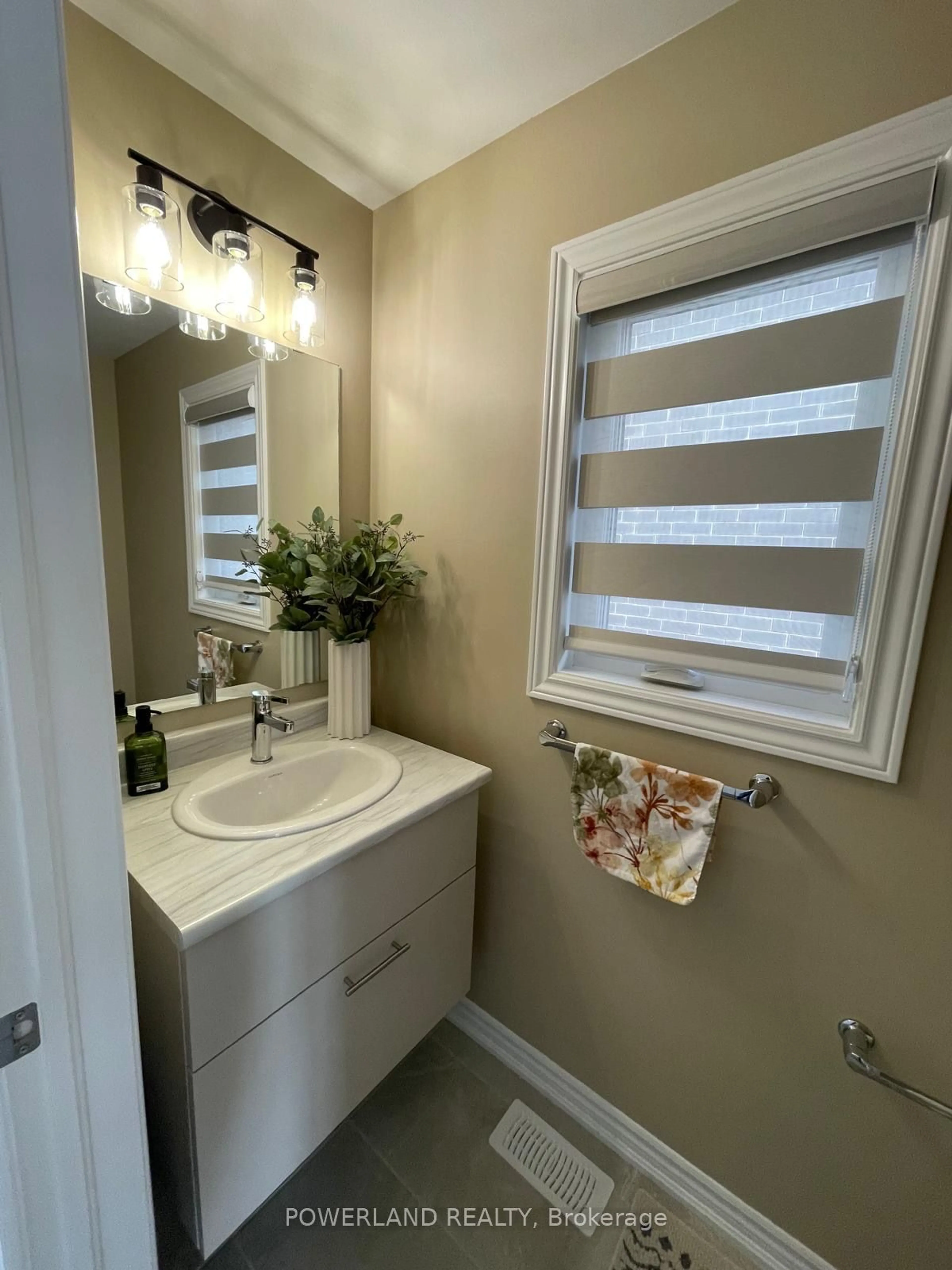 Contemporary bathroom, ceramic/tile floor for 34 Phoenix Blvd, Barrie Ontario L9J 0P7