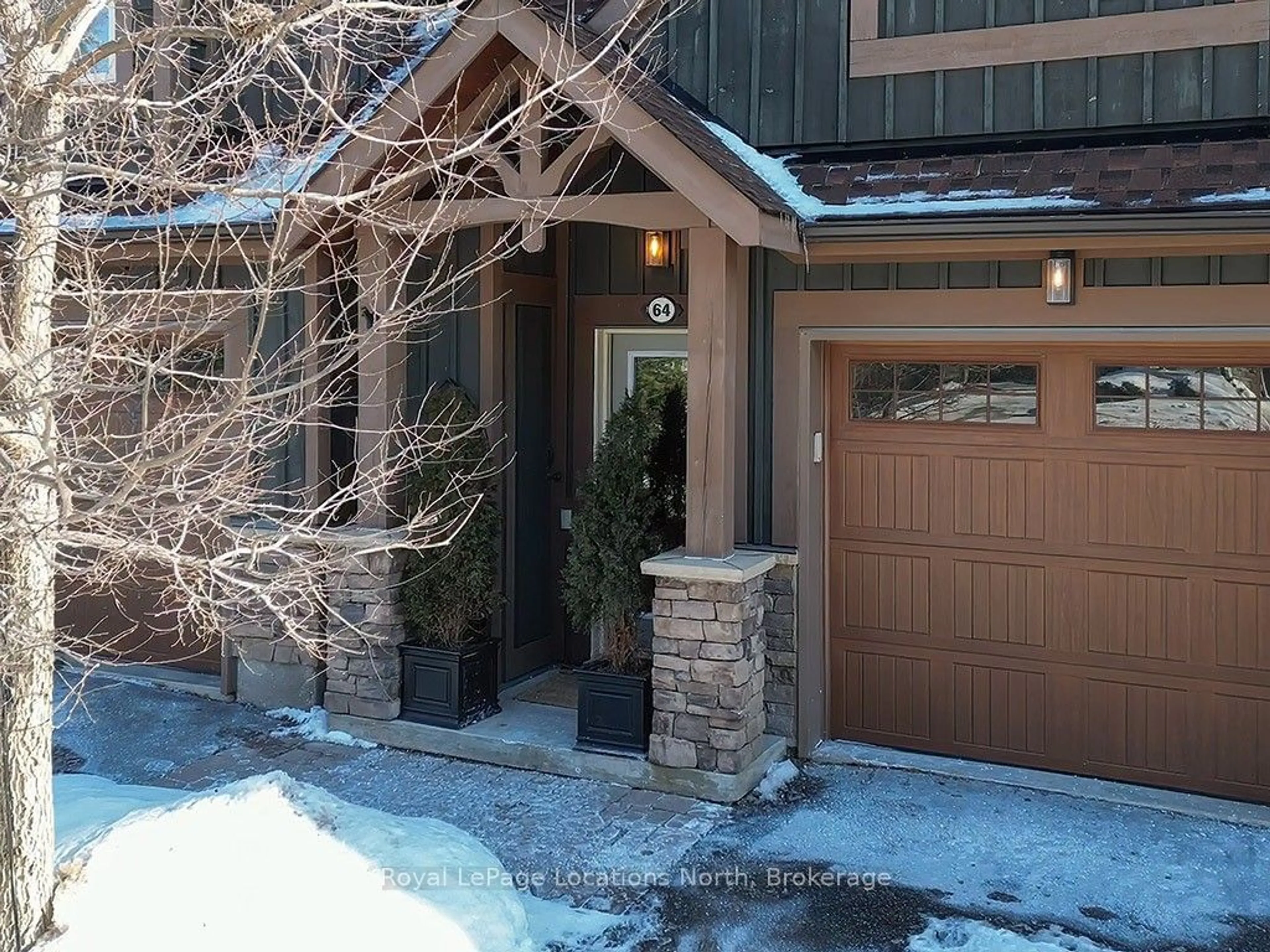 Indoor entryway for 64 JOSEPH Tr, Collingwood Ontario L9Y 0J3