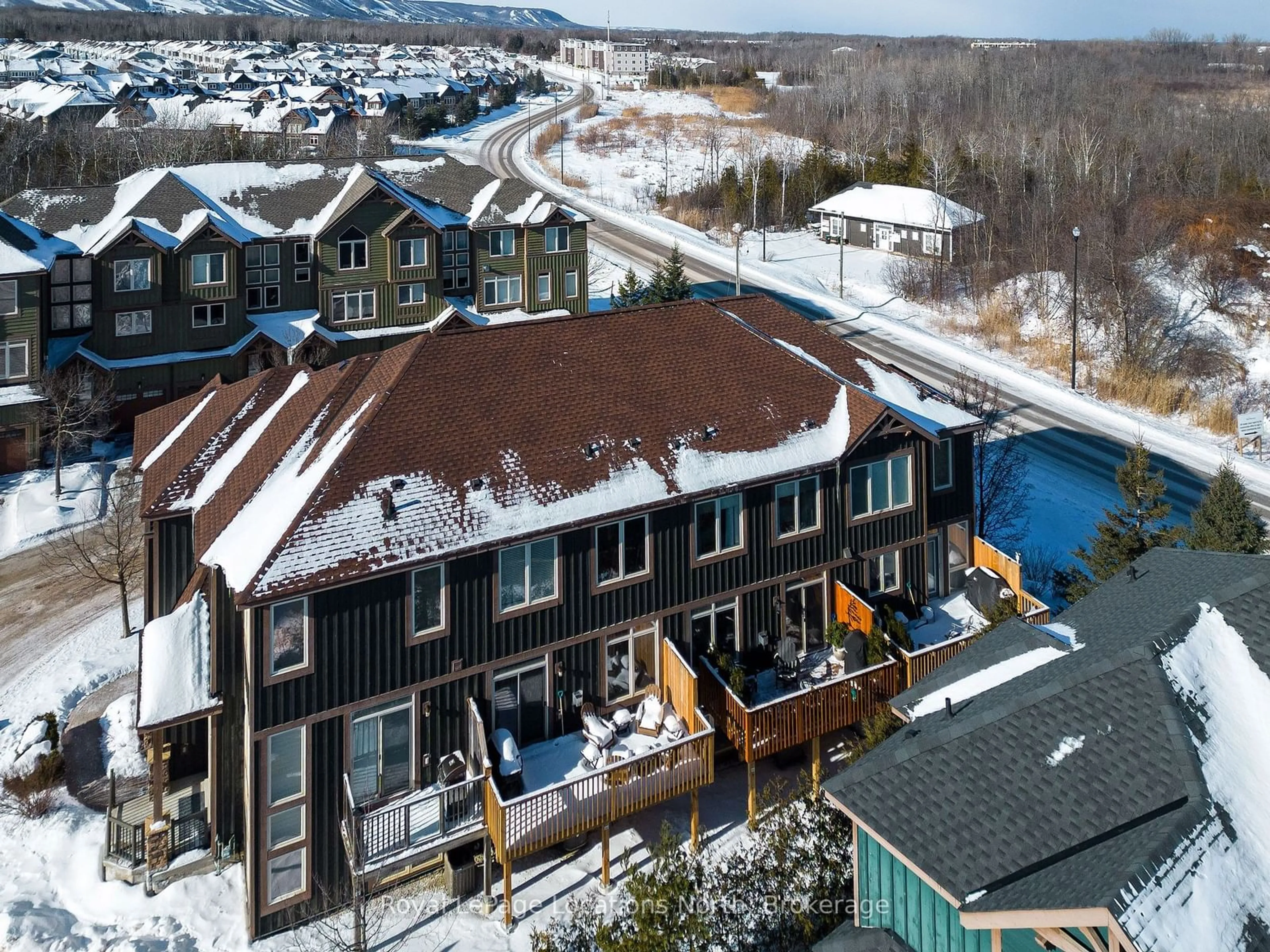 A pic from outside/outdoor area/front of a property/back of a property/a pic from drone, unknown for 64 JOSEPH Tr, Collingwood Ontario L9Y 0J3